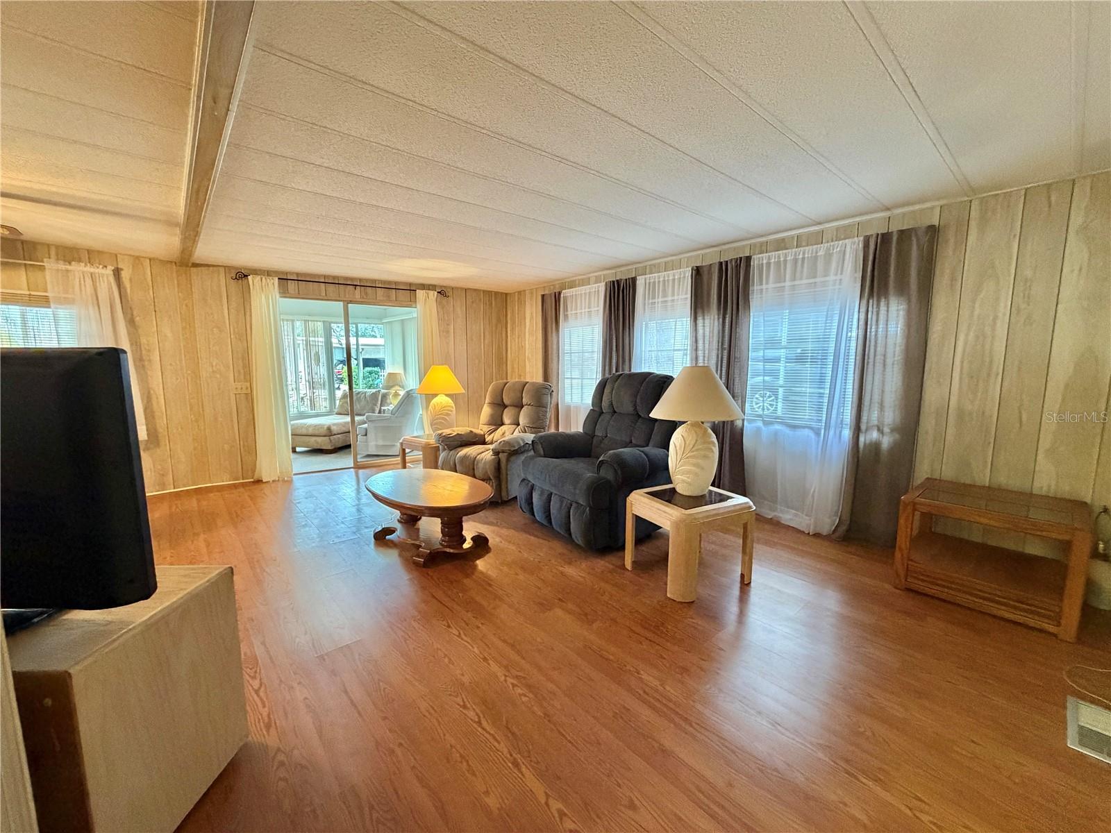 211 Aspen Cir Property Photo 7