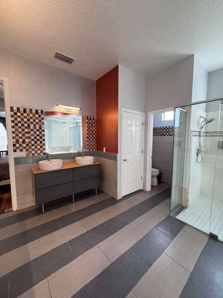 7600 Debeaubien Dr Property Photo 9