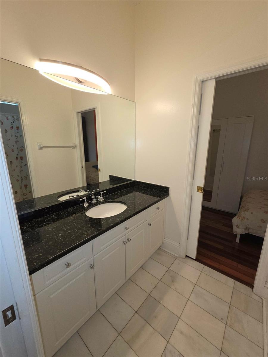7600 Debeaubien Dr Property Photo 13