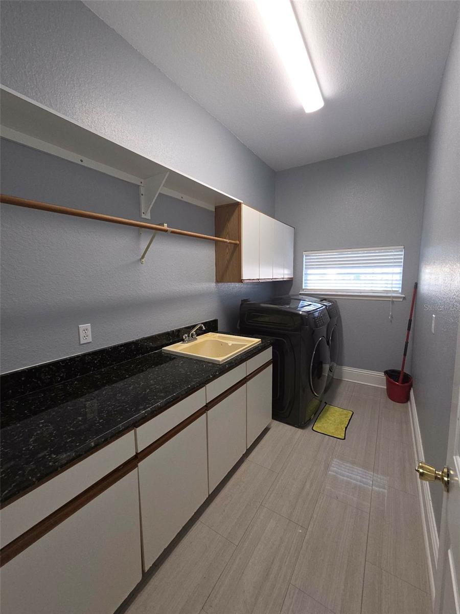 7600 Debeaubien Dr Property Photo 18