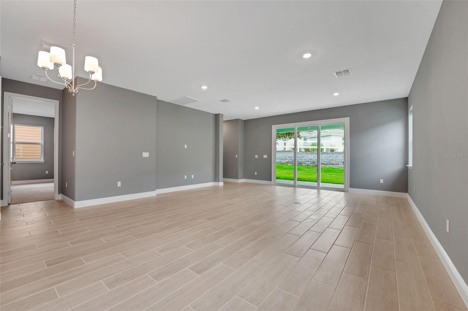 985 Fiesta Key Cir Property Photo 15