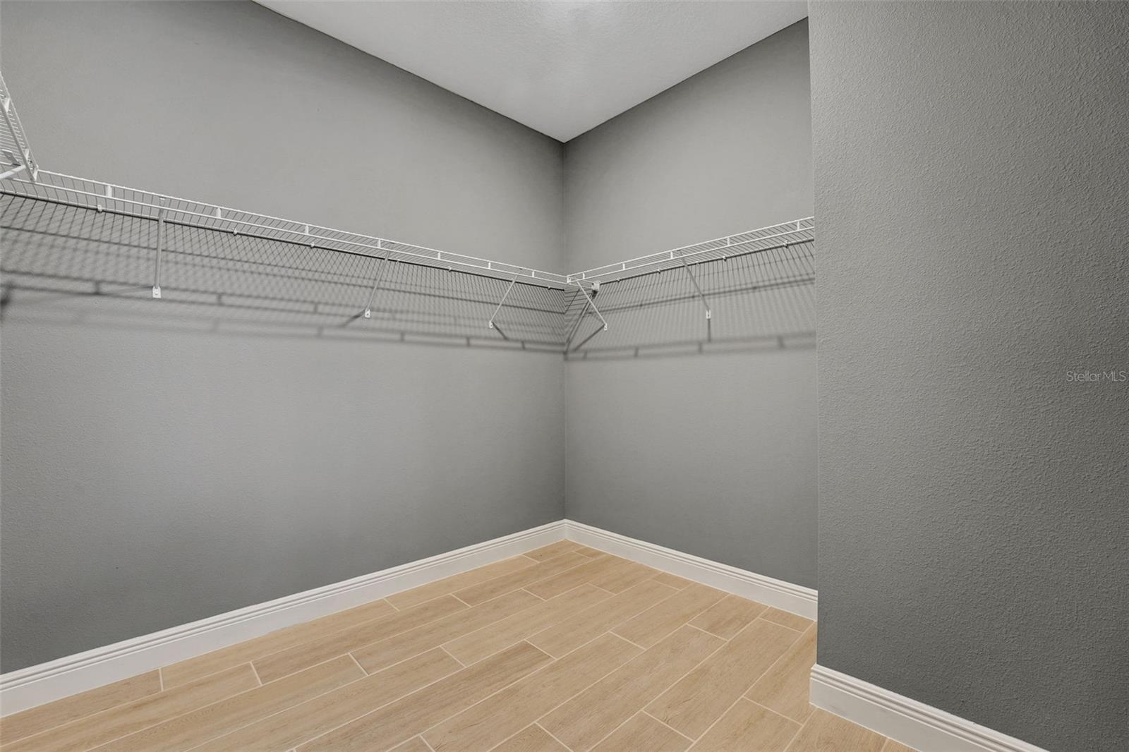 985 Fiesta Key Cir Property Photo 24