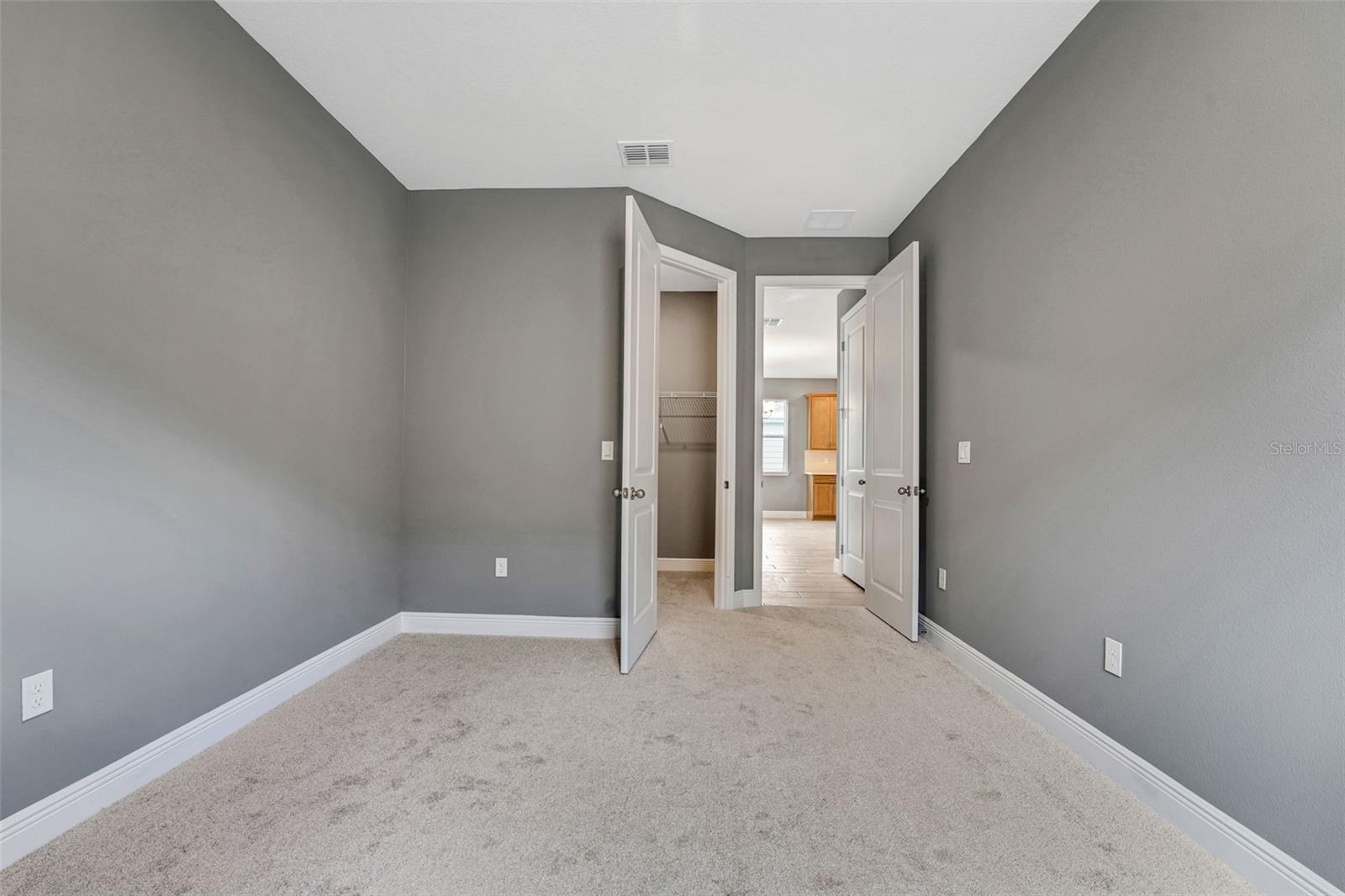 985 Fiesta Key Cir Property Photo 30