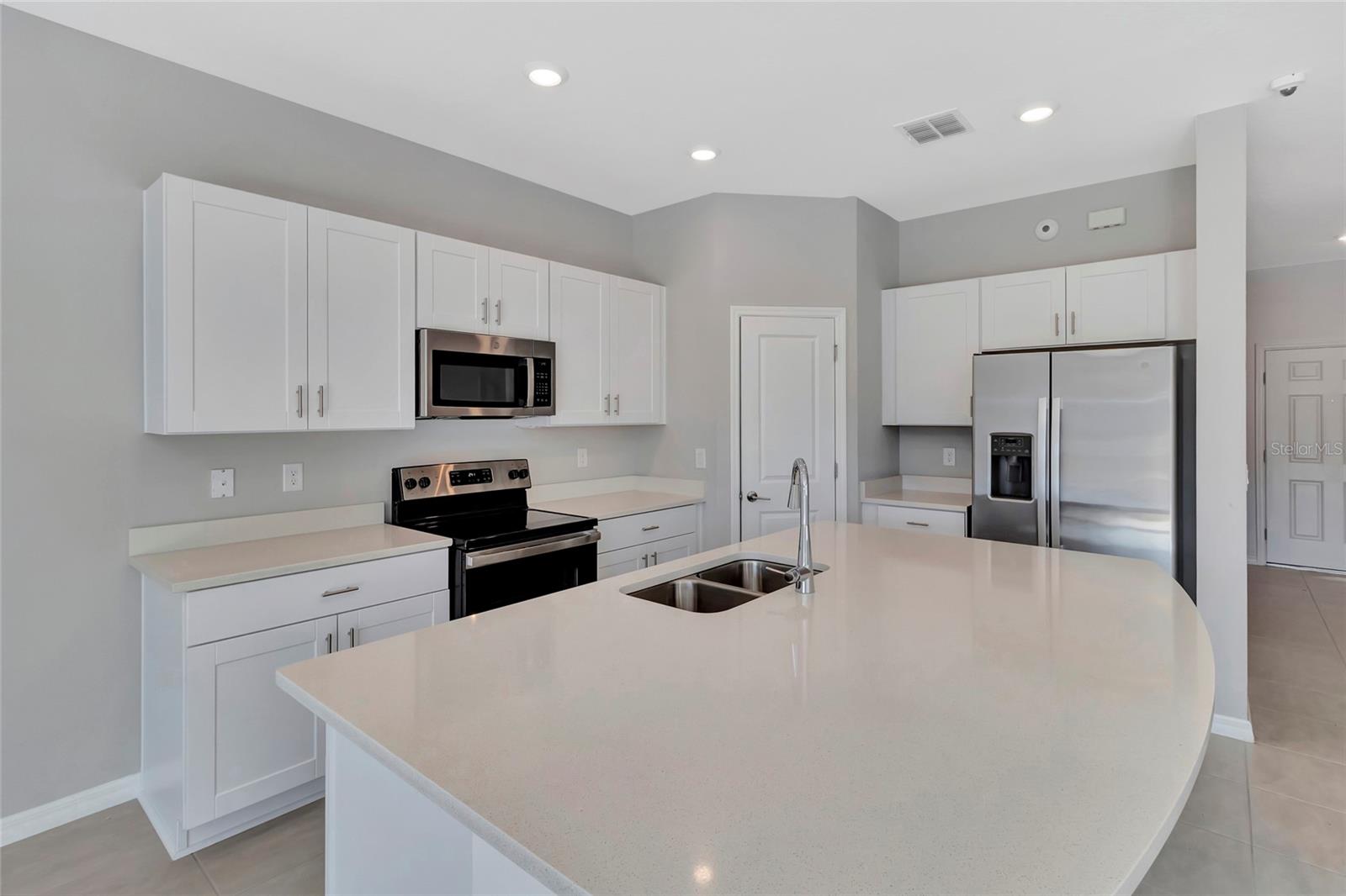 2596 Penguin Blvd Property Photo 5