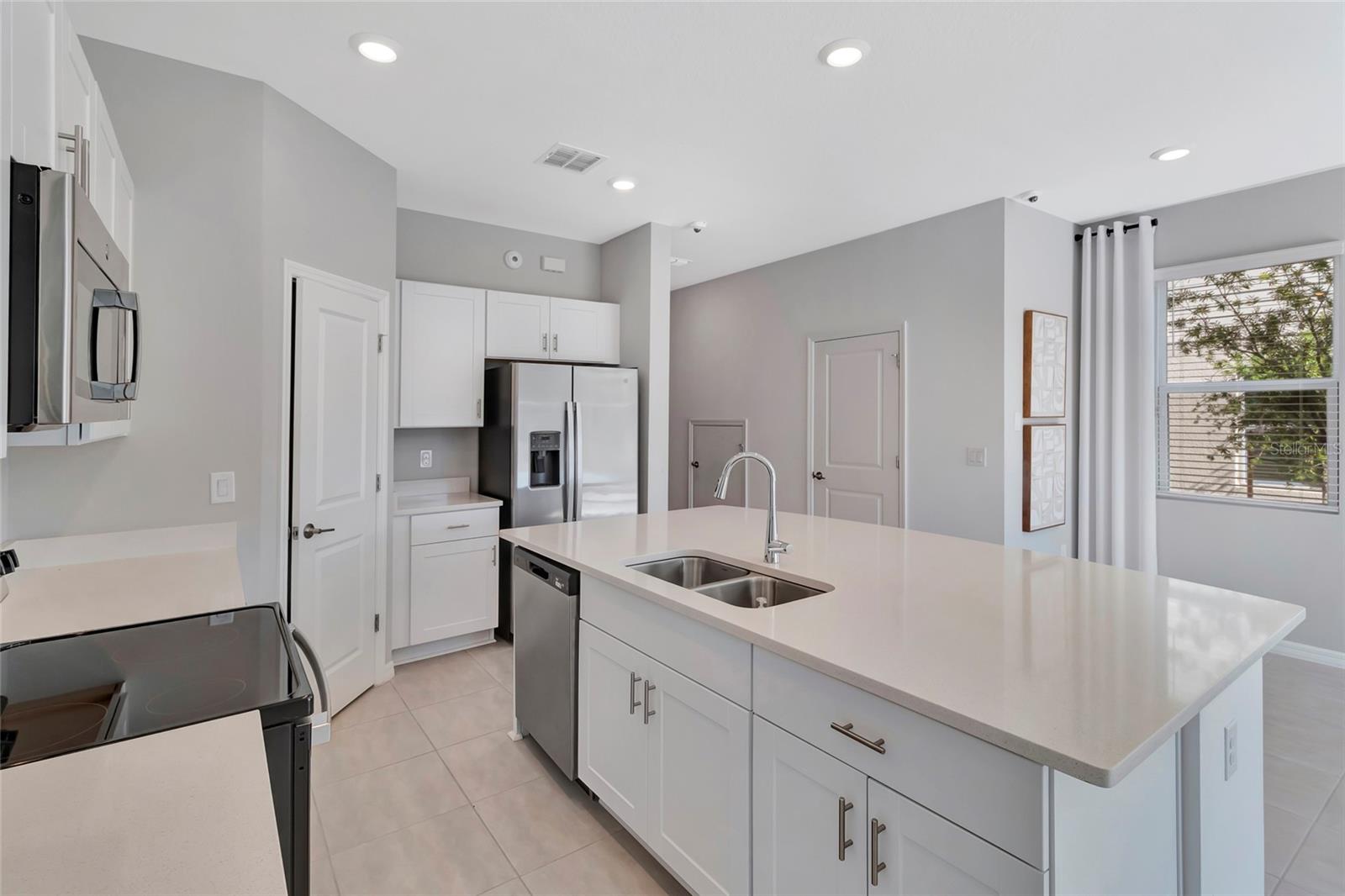 2596 Penguin Blvd Property Photo 6