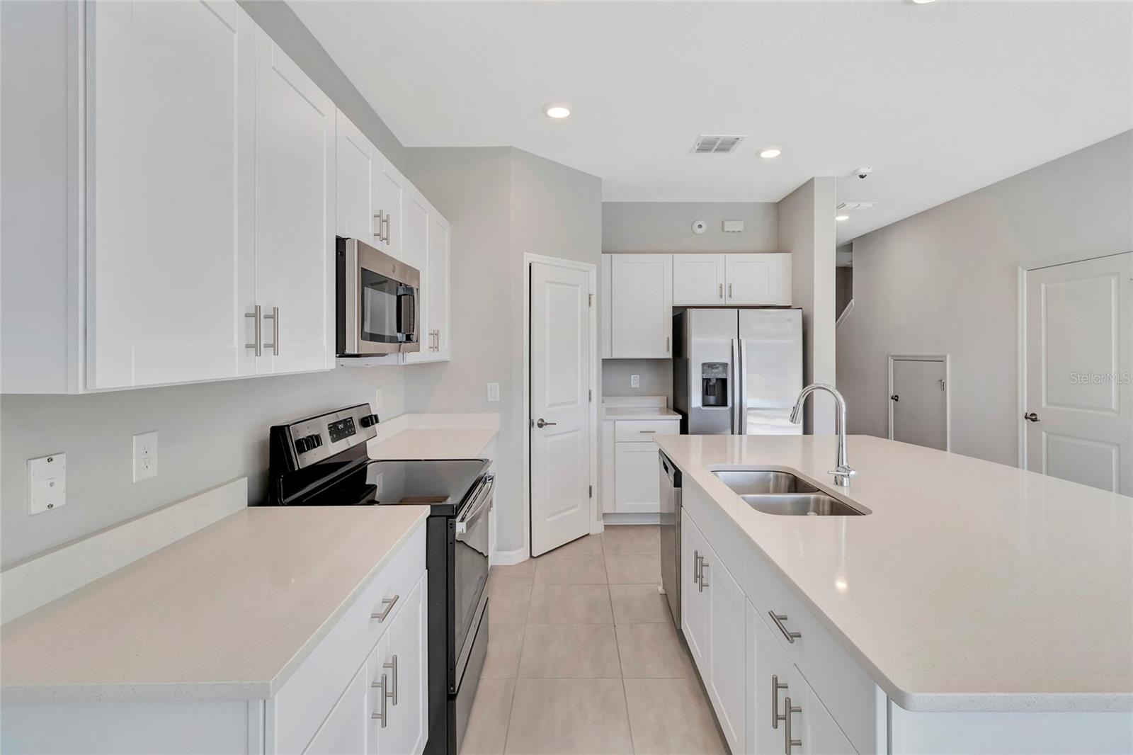 2596 Penguin Blvd Property Photo 7