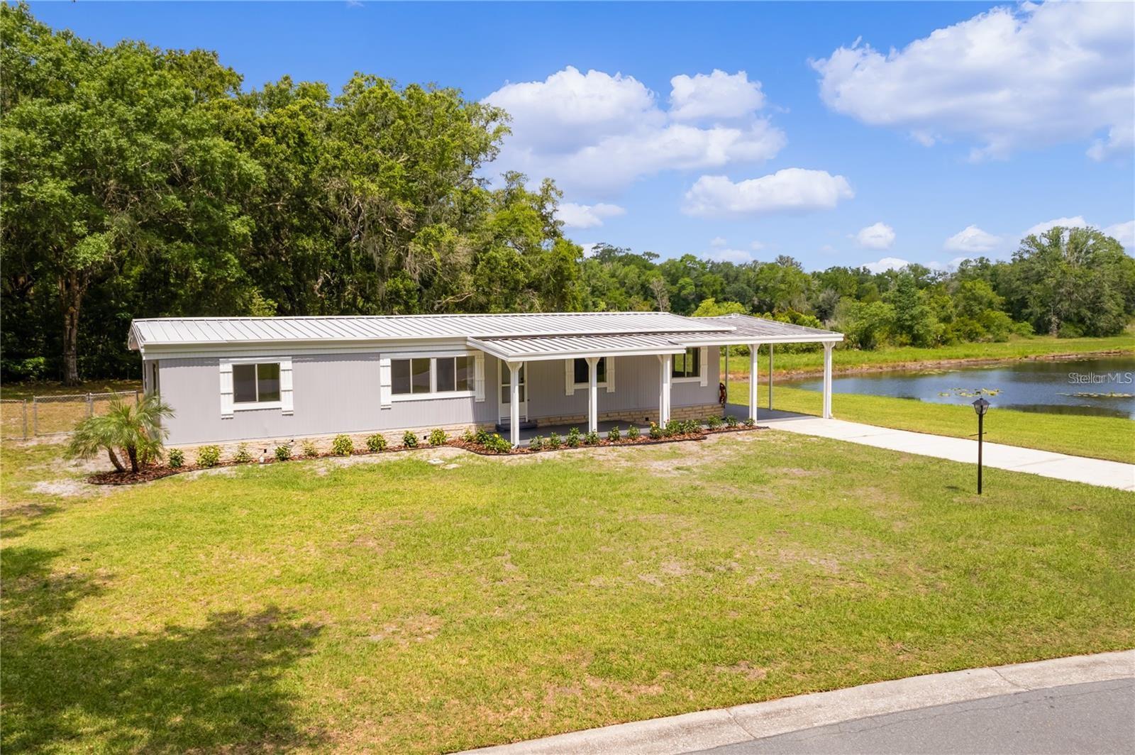 302 IVANHOE CIR