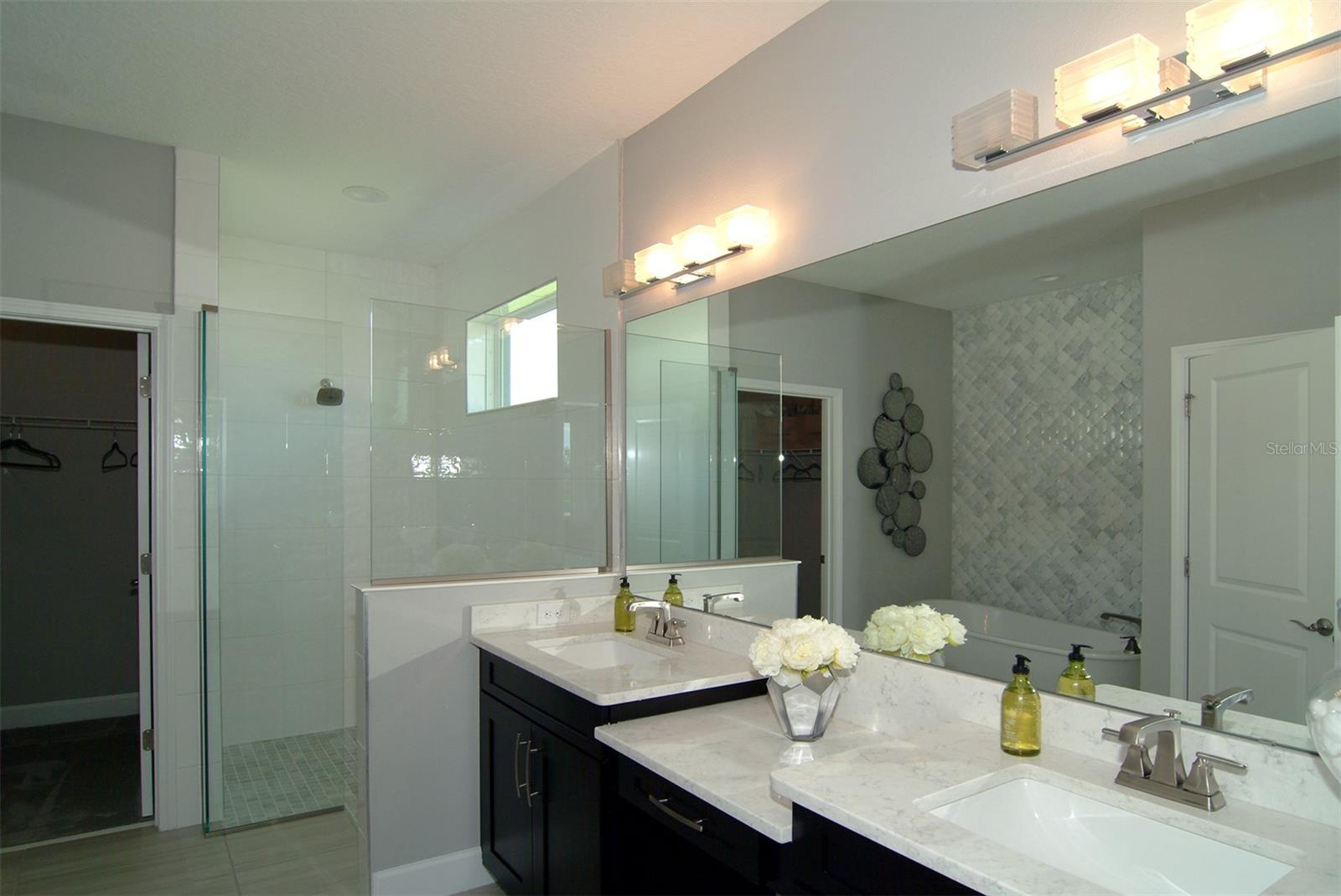5559 Nickerbean St Property Photo 14
