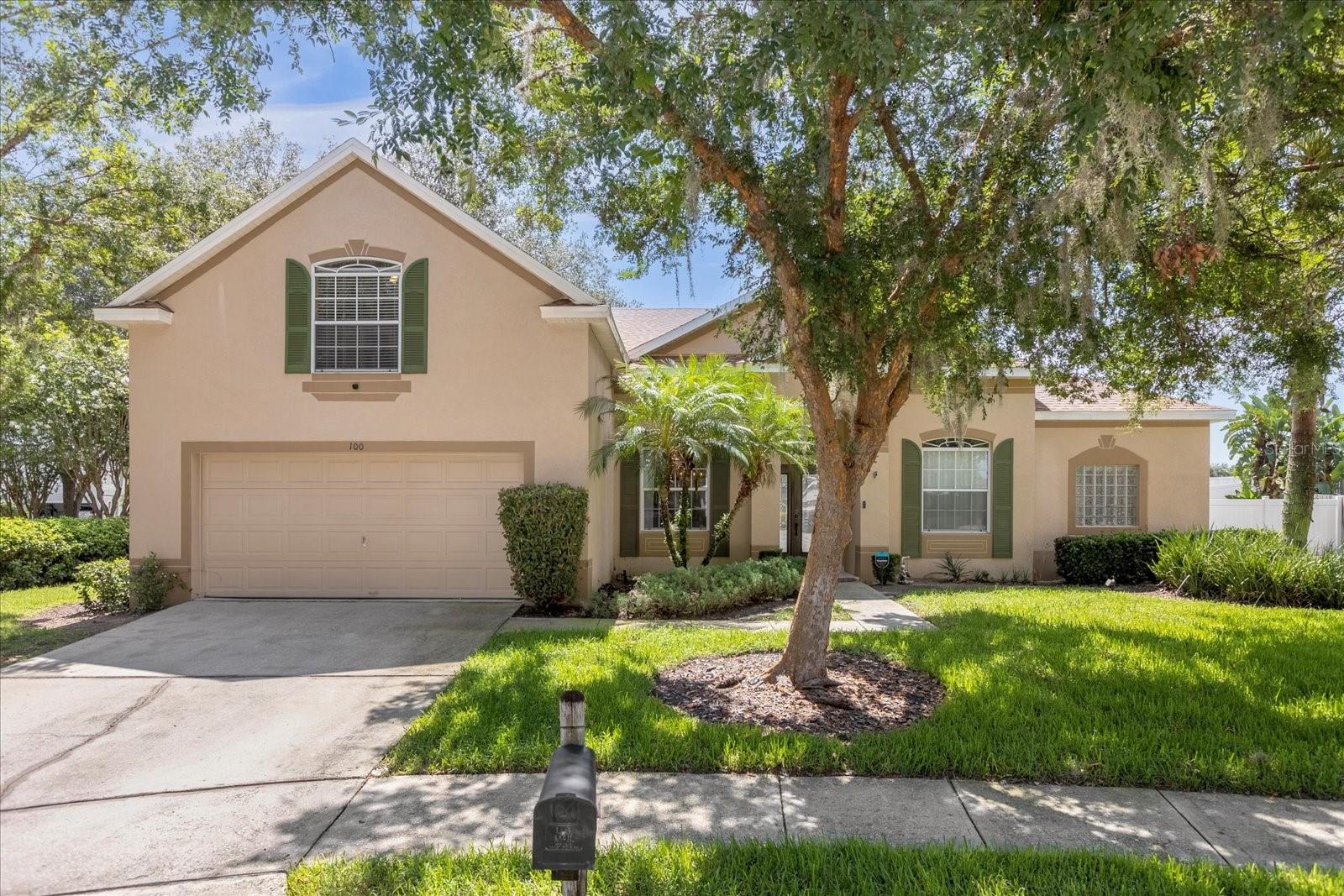 100 Hollybrook Ct Property Photo 1