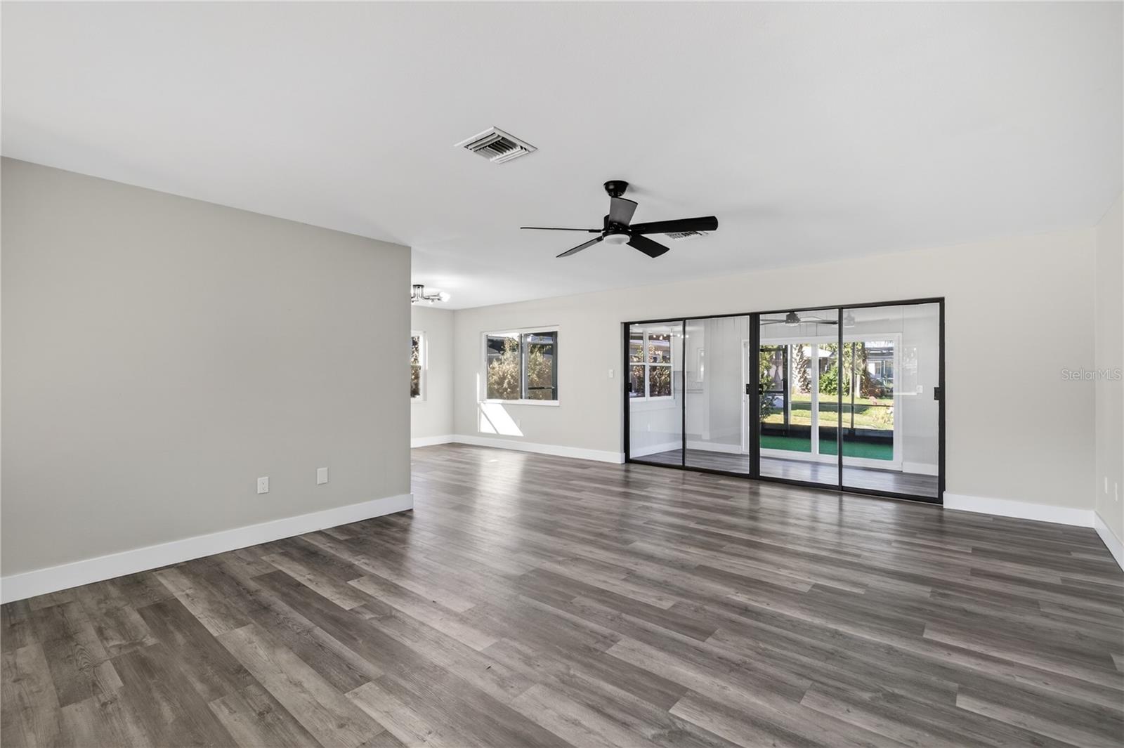 1503 Canal Ct Property Photo 6