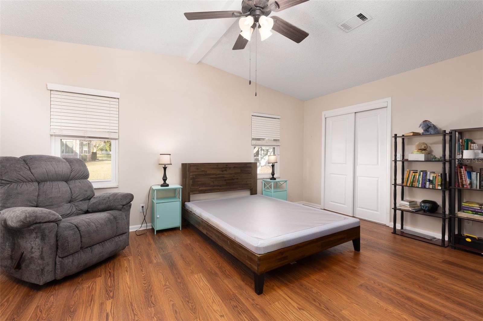 605 Rainbow Blvd Property Photo 10