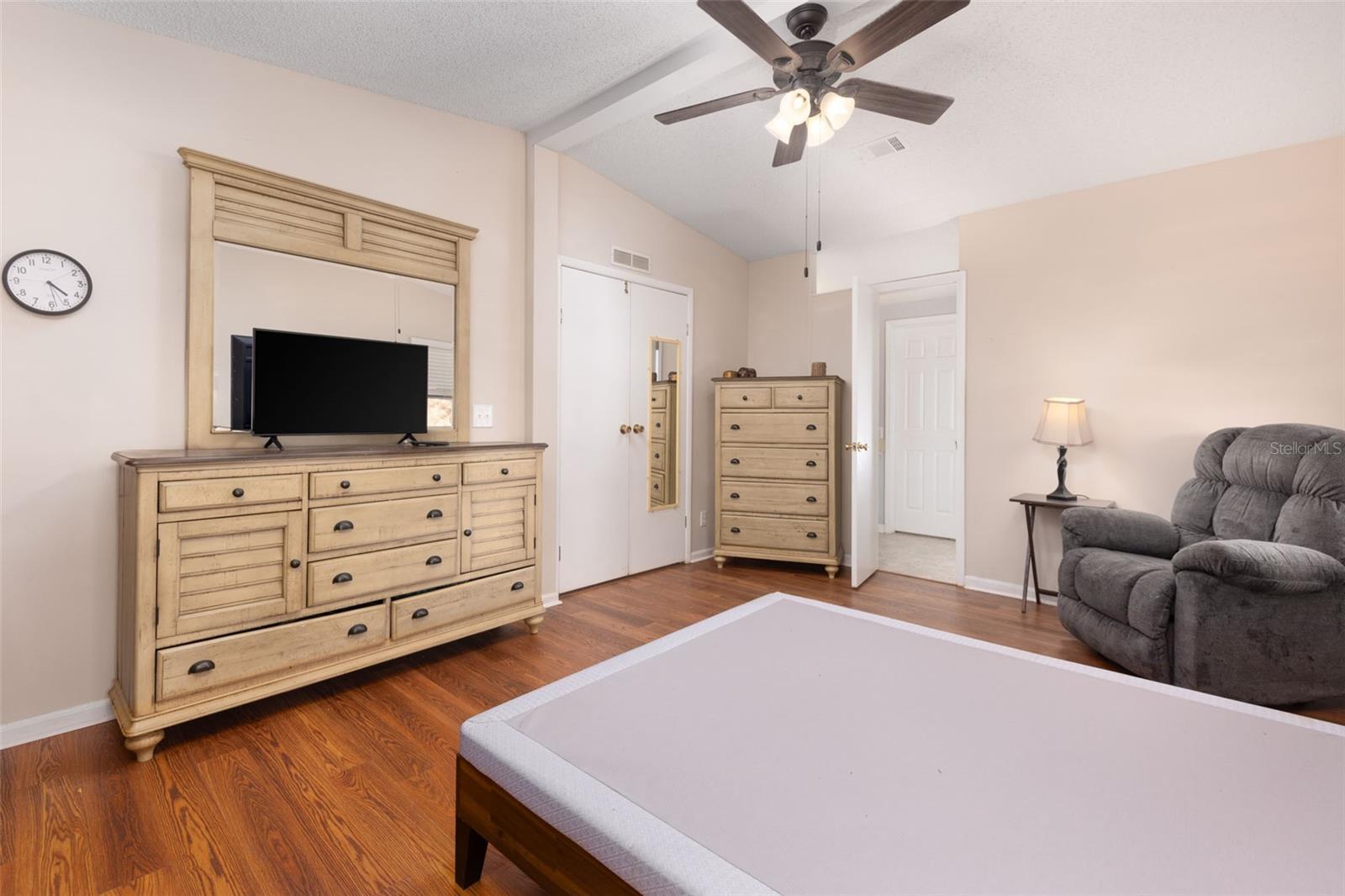 605 Rainbow Blvd Property Photo 11
