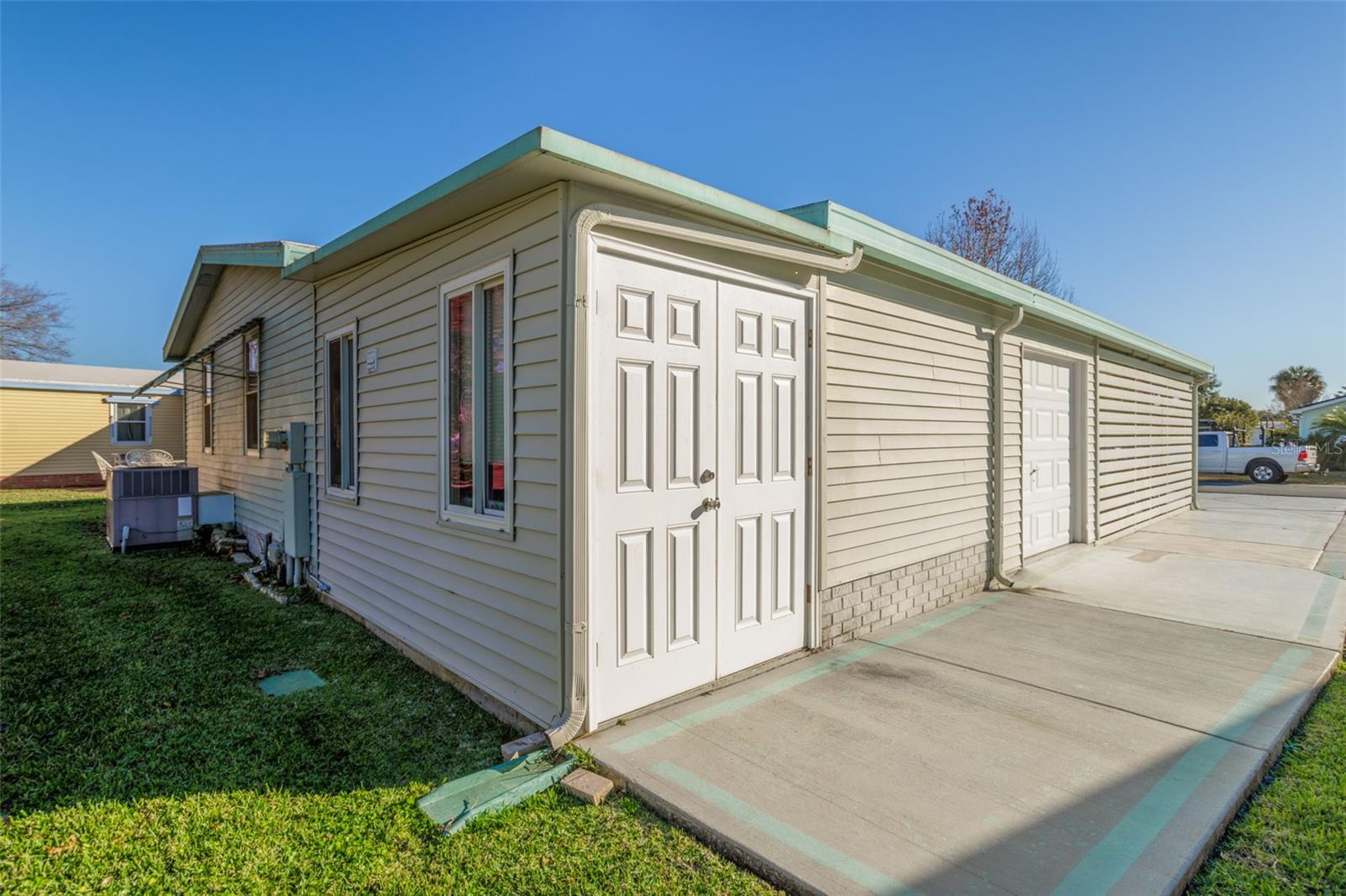 605 Rainbow Blvd Property Photo 14