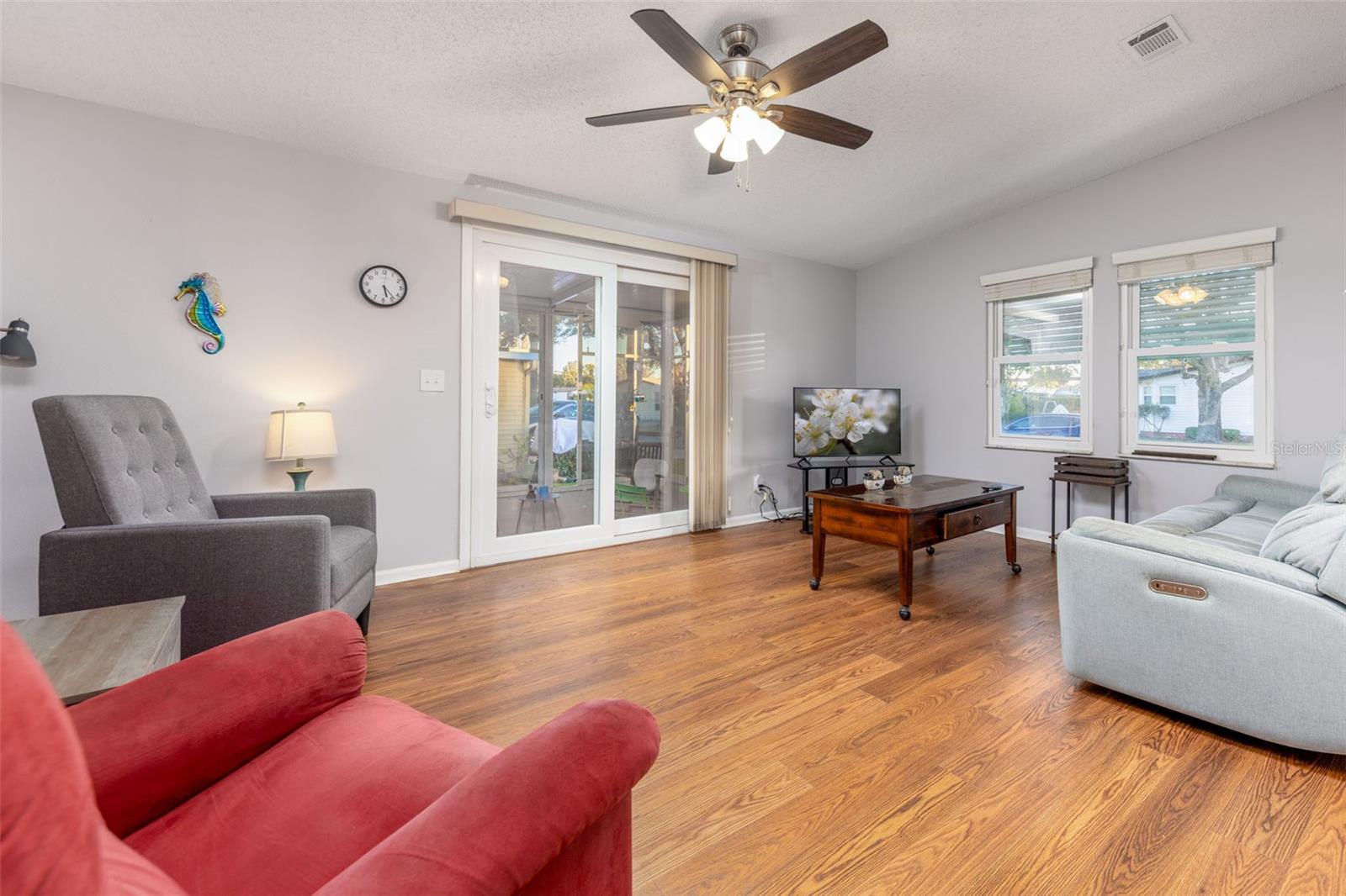 605 Rainbow Blvd Property Photo 18