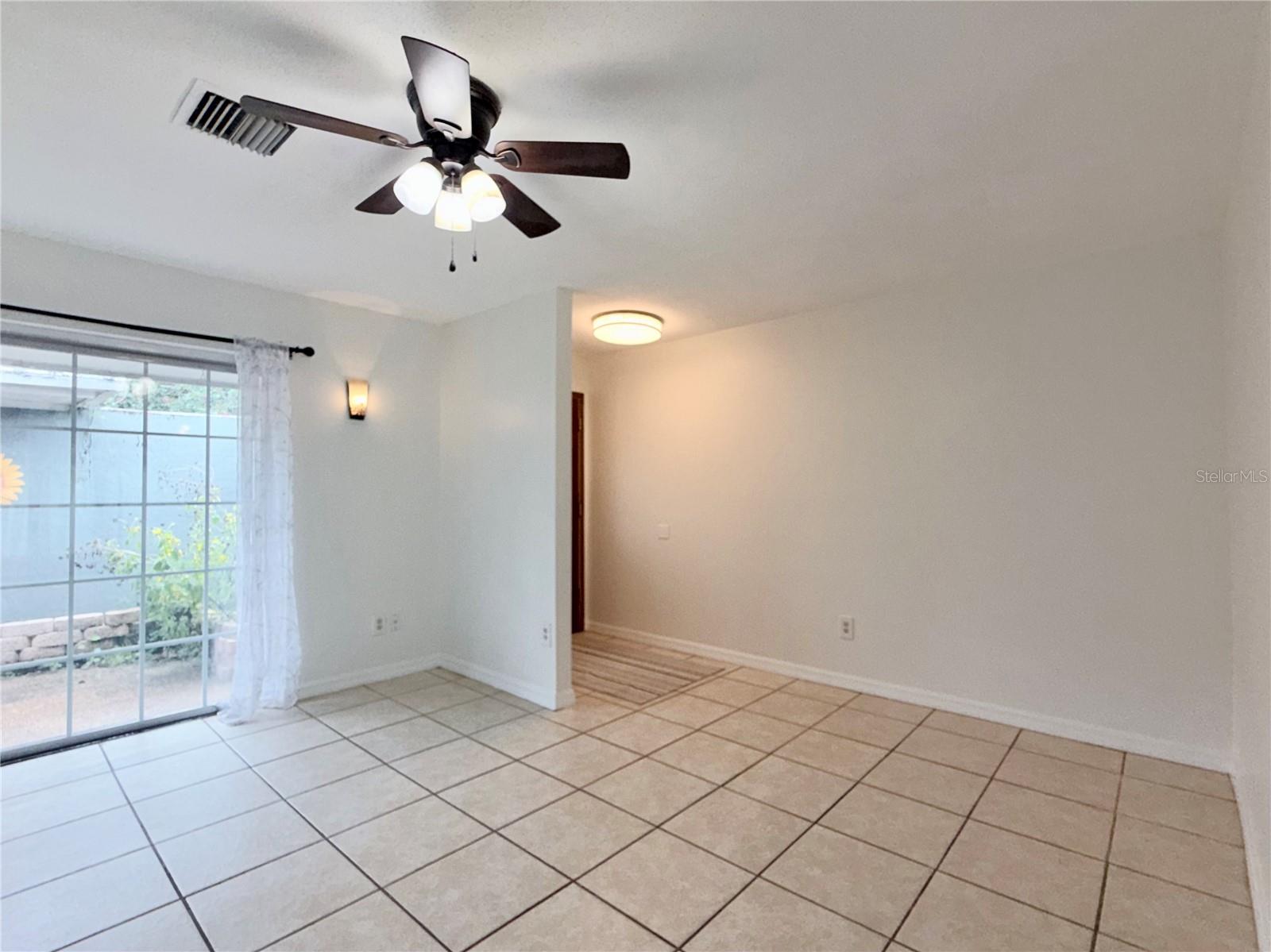 561 E Orange St Property Photo 5