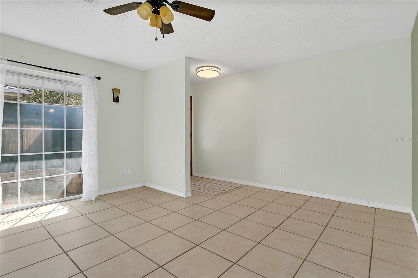 561 E Orange St Property Photo 6