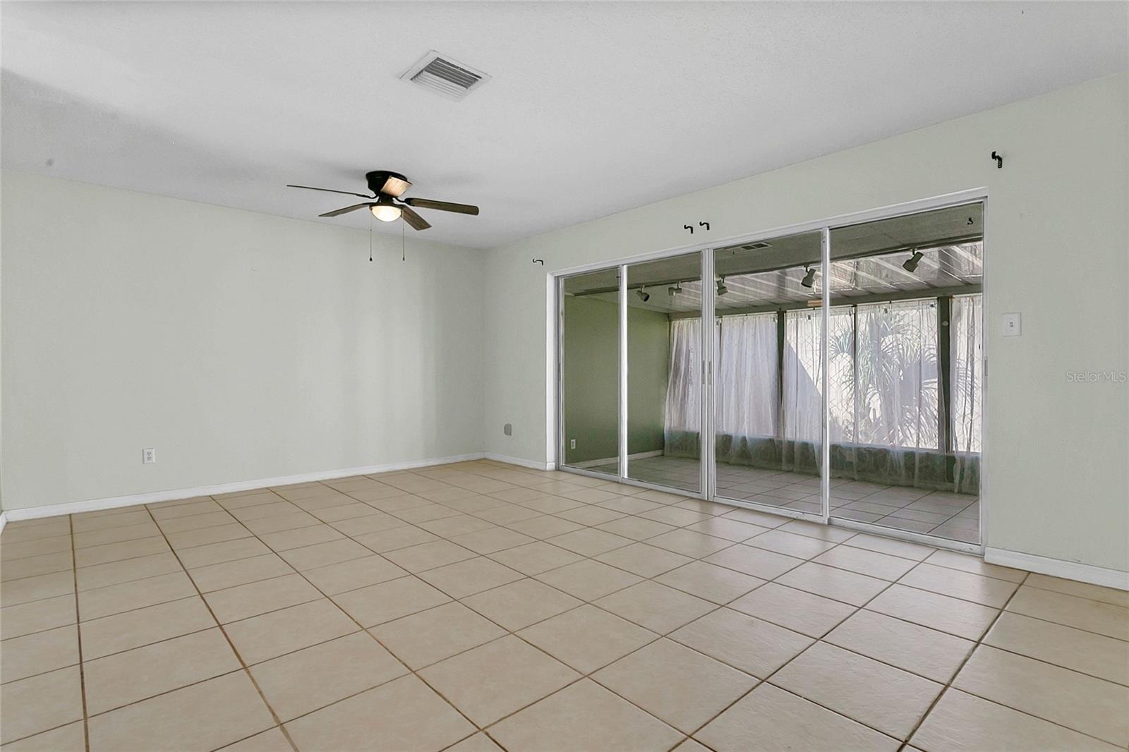 561 E Orange St Property Photo 10
