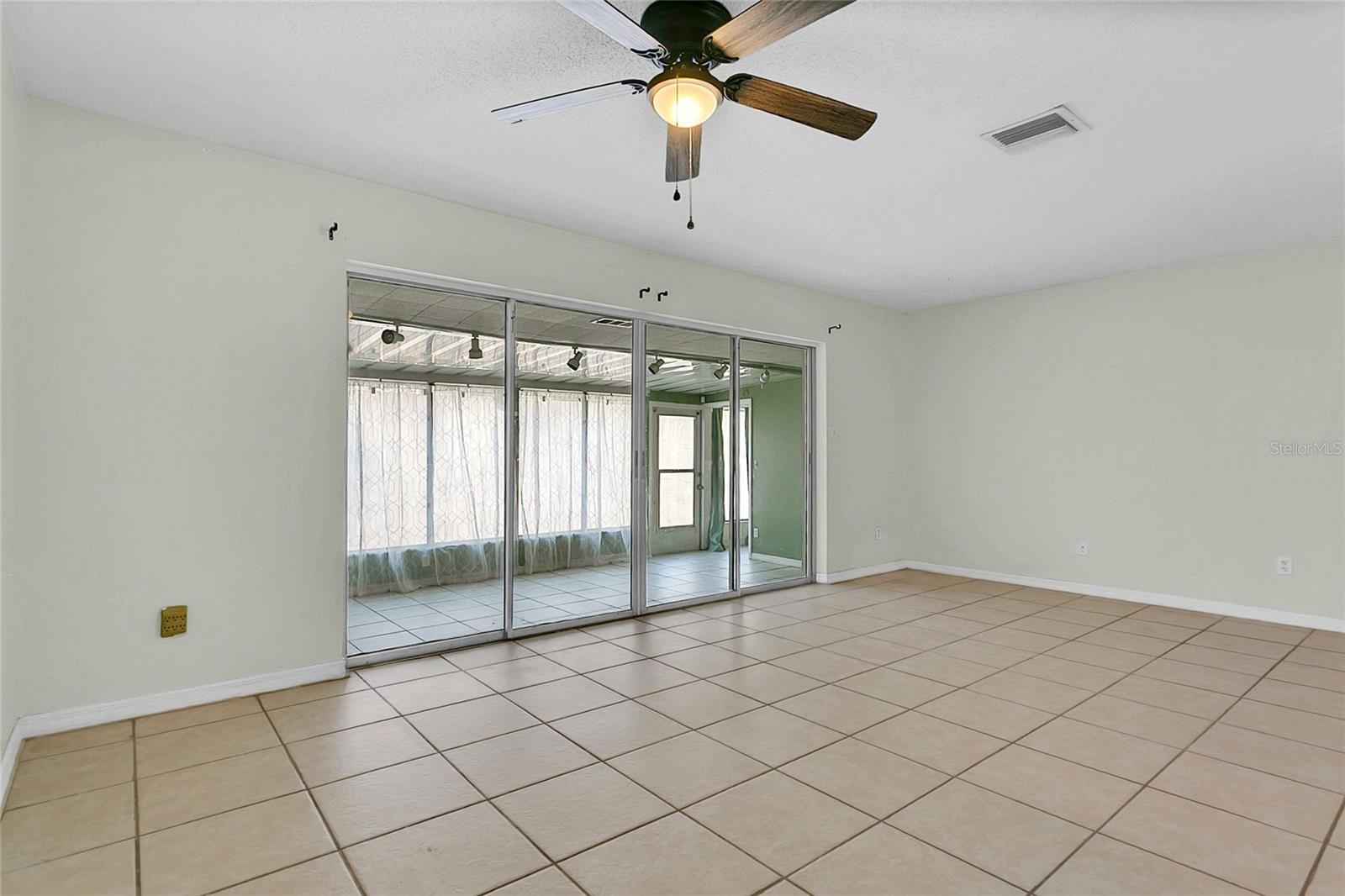 561 E Orange St Property Photo 11