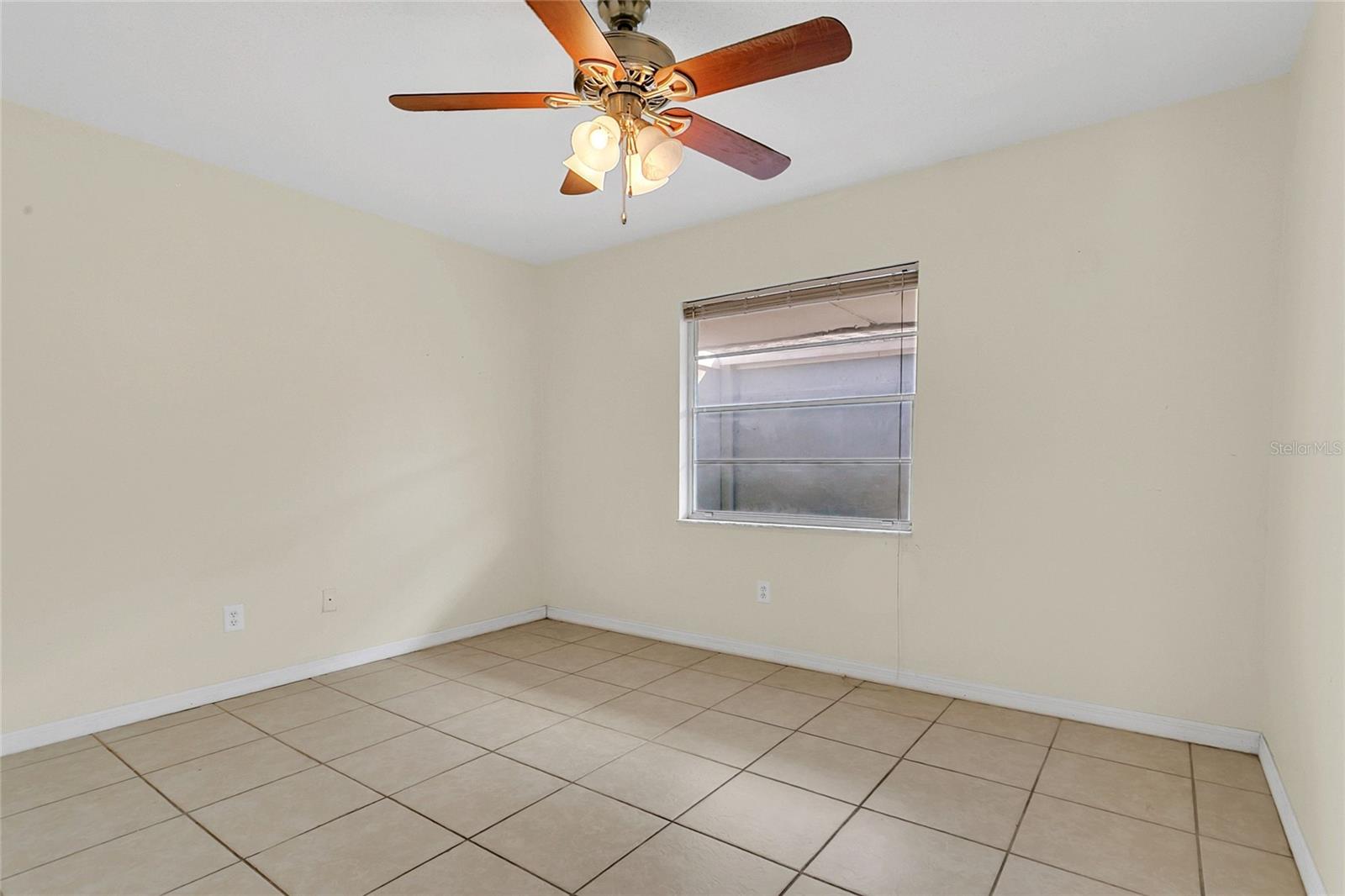 561 E Orange St Property Photo 13