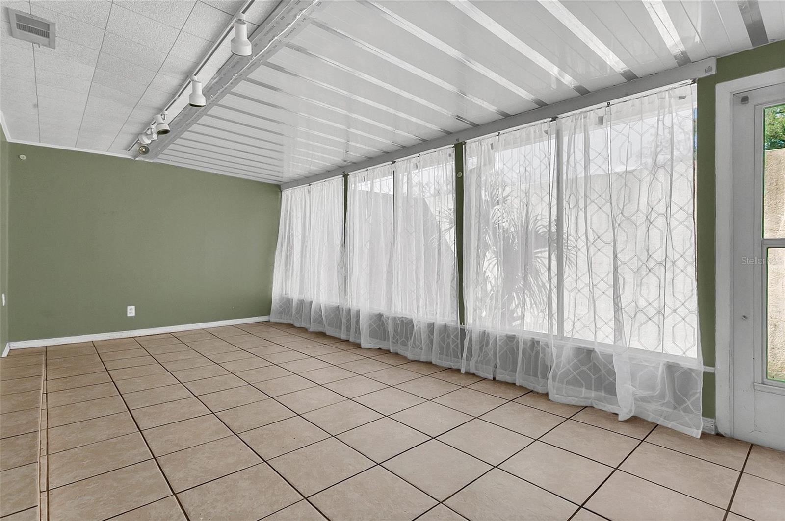 561 E Orange St Property Photo 20