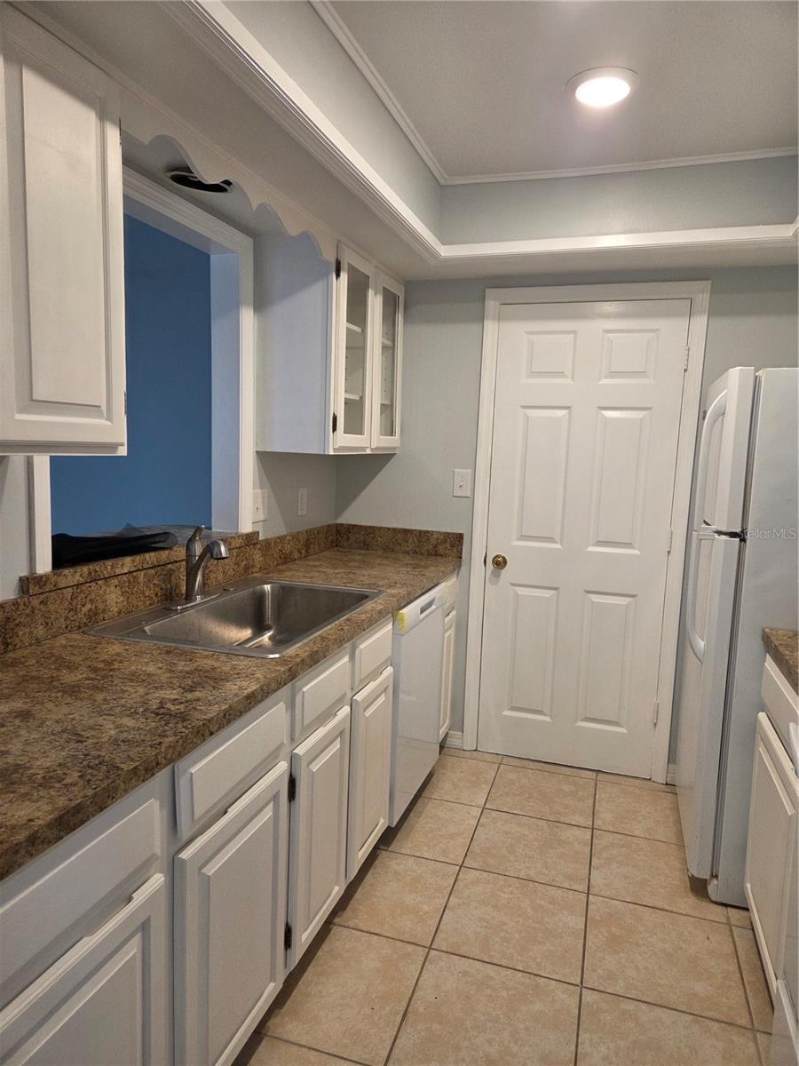 743 E Alfred St Property Photo 2