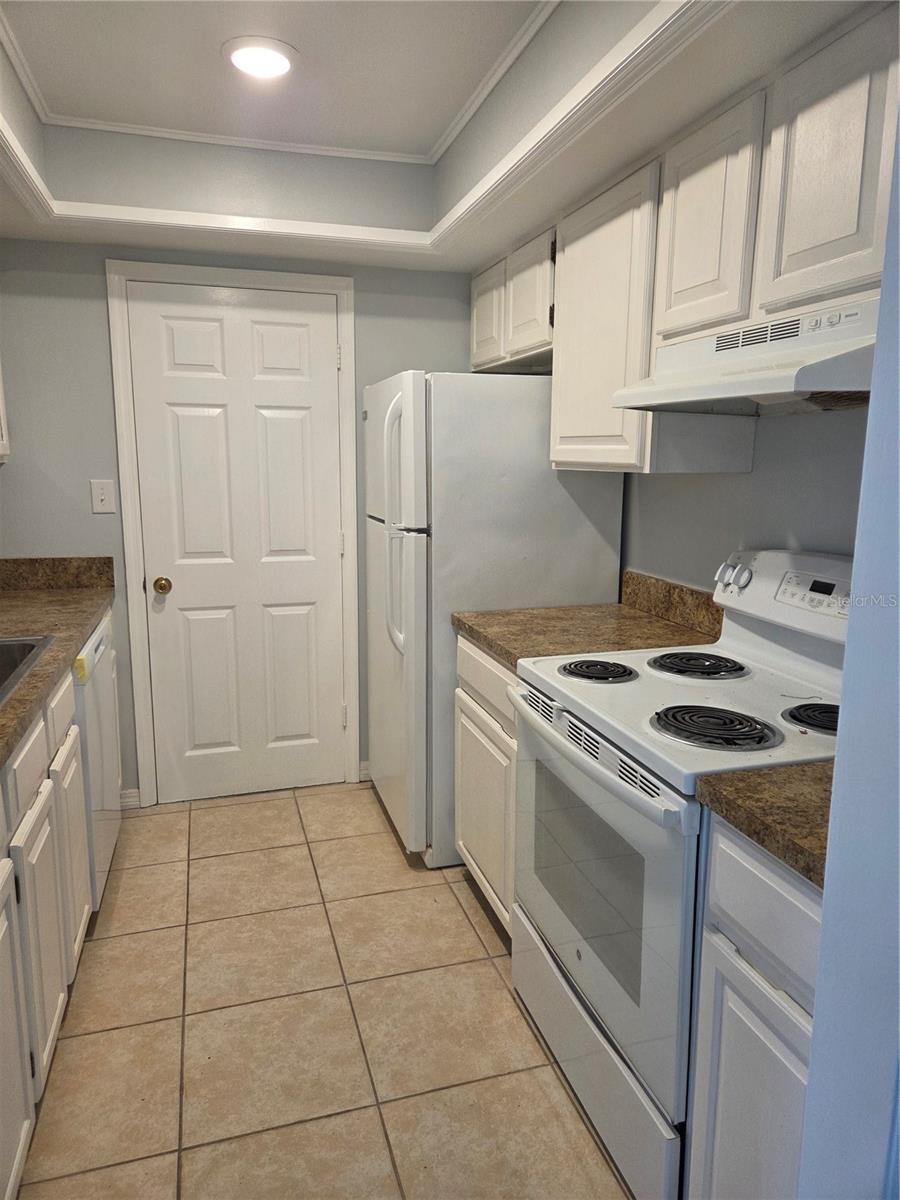 743 E Alfred St Property Photo 3