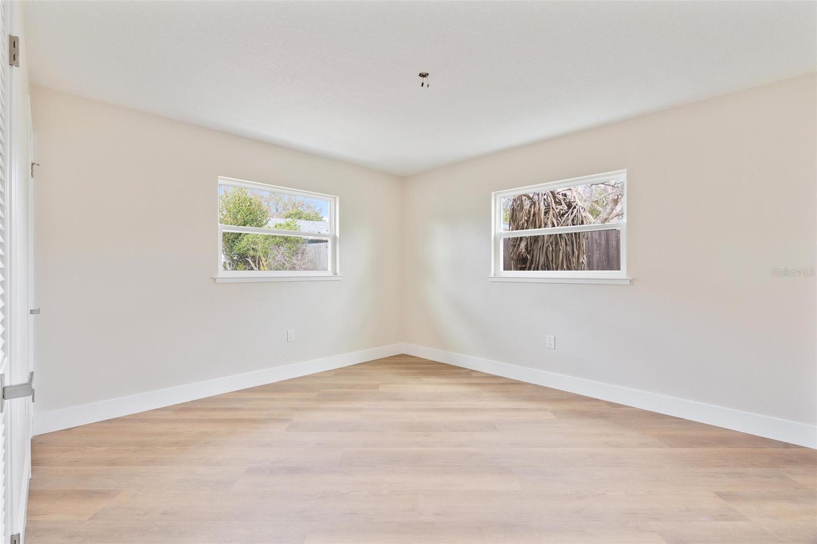 1310 E Crooked Lake Dr Property Photo 17