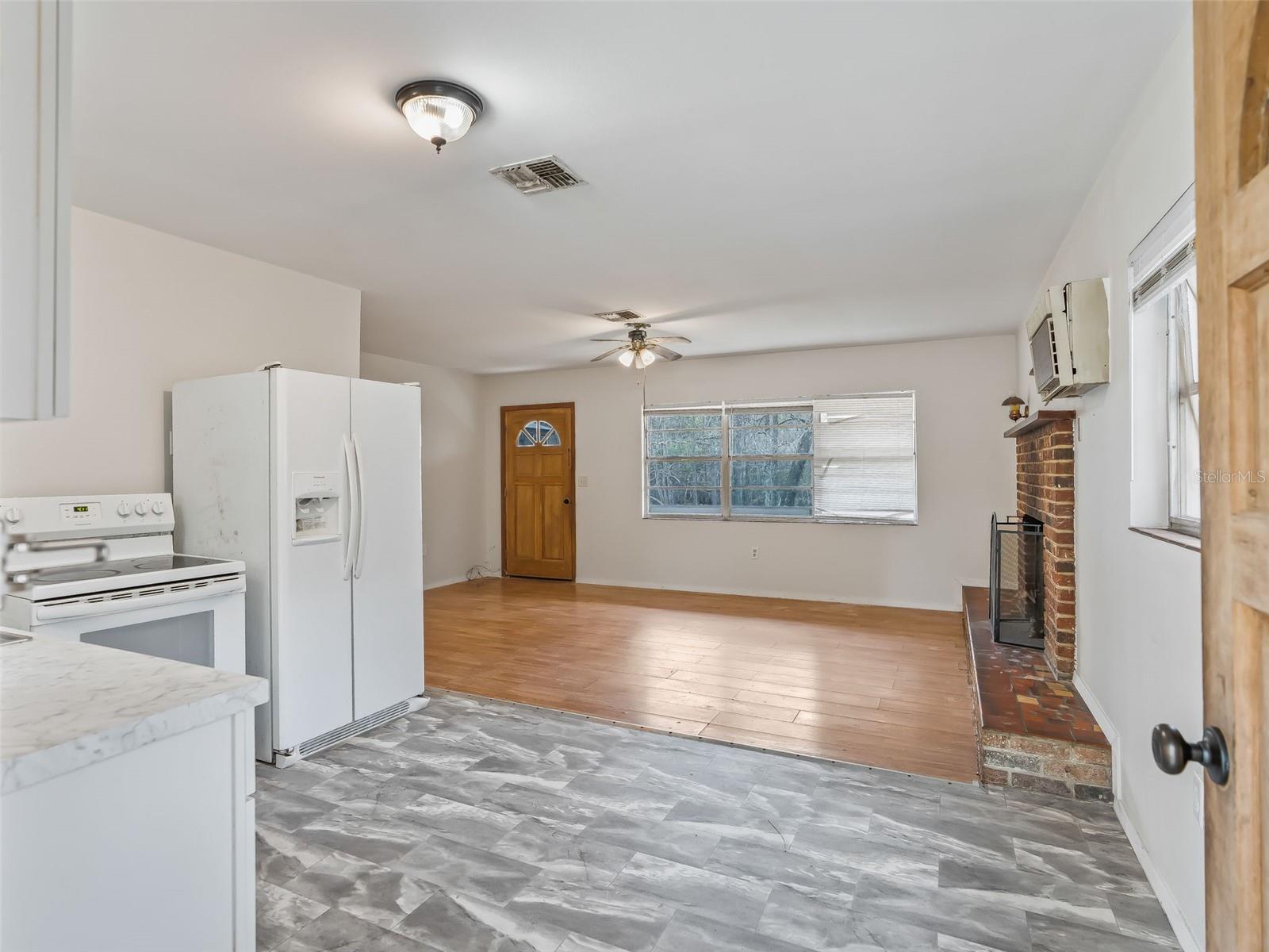 8935 Cr 647s Property Photo 4