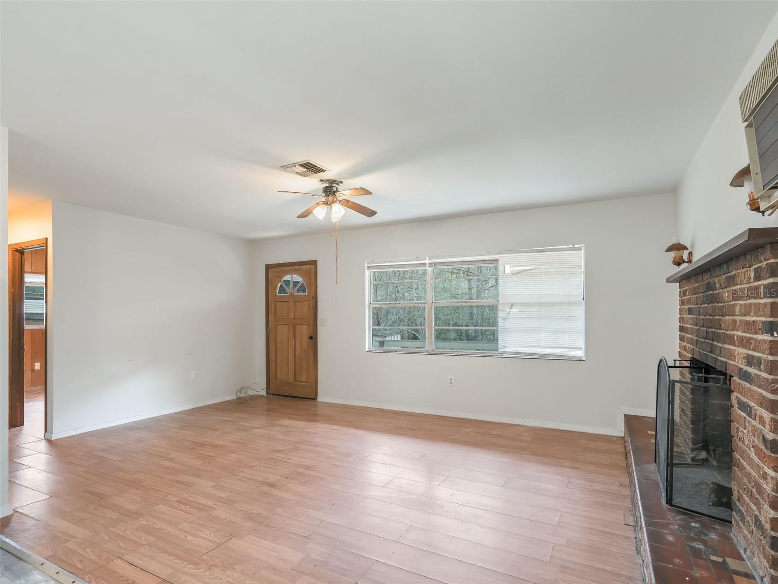8935 Cr 647s Property Photo 8