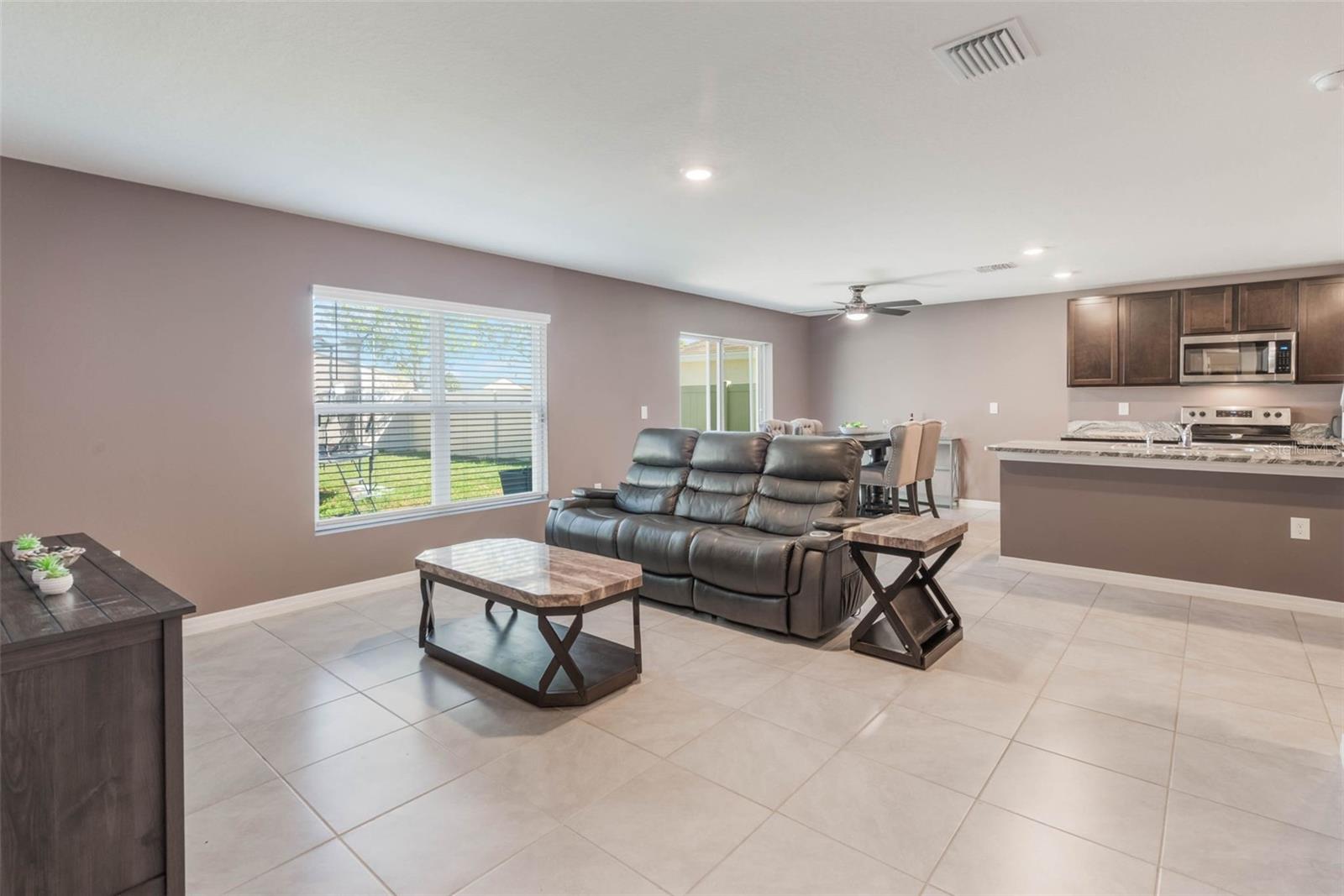 8595 Triumph Cir Property Photo 5