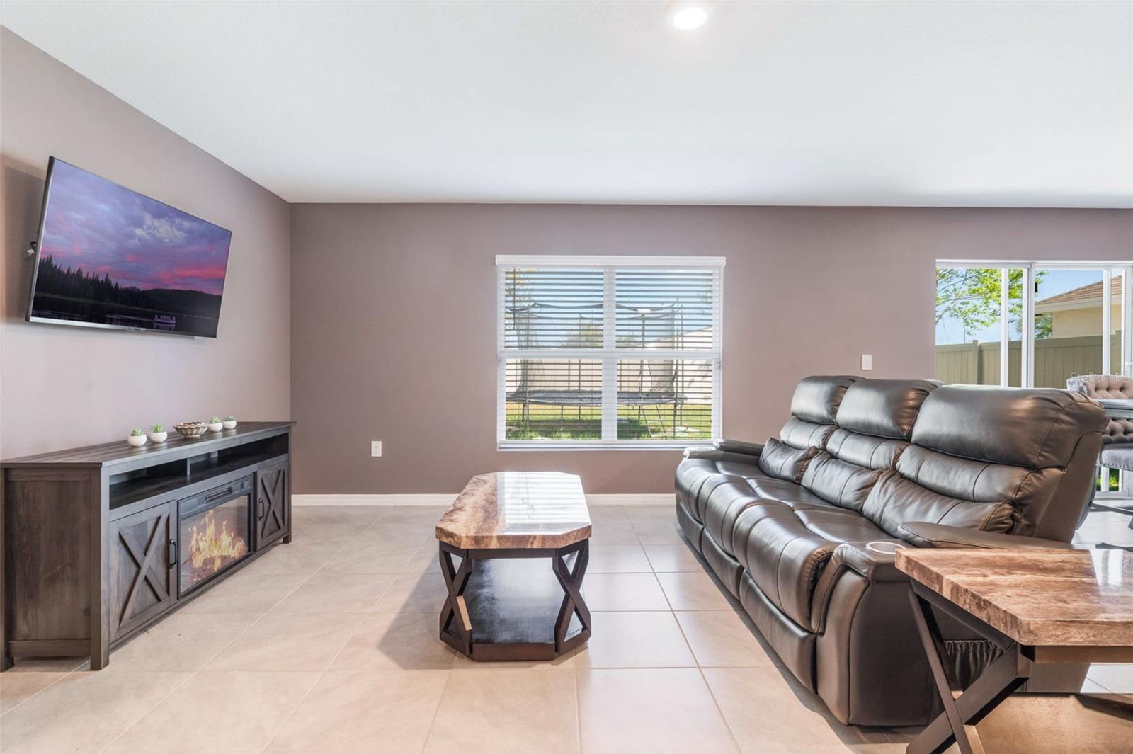 8595 Triumph Cir Property Photo 7