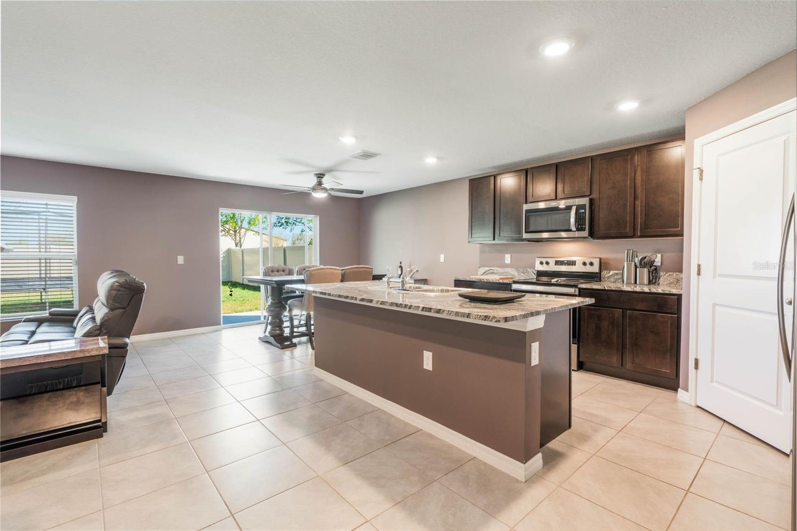 8595 Triumph Cir Property Photo 10
