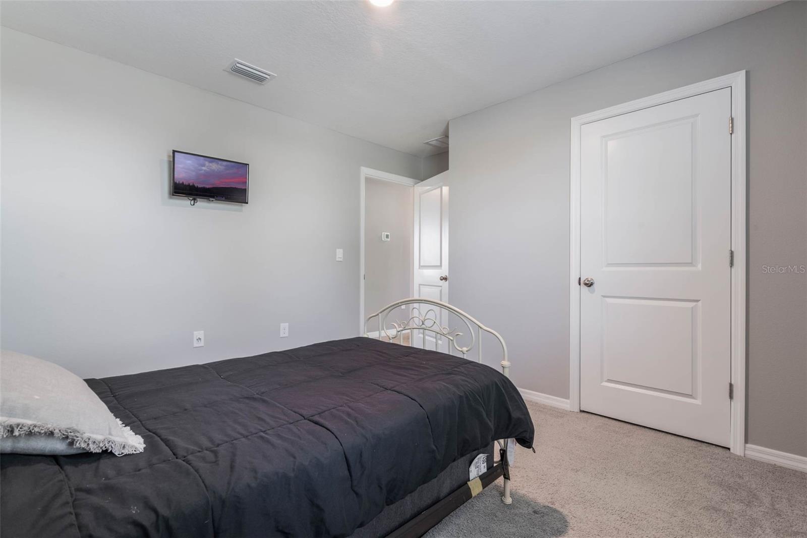 8595 Triumph Cir Property Photo 25