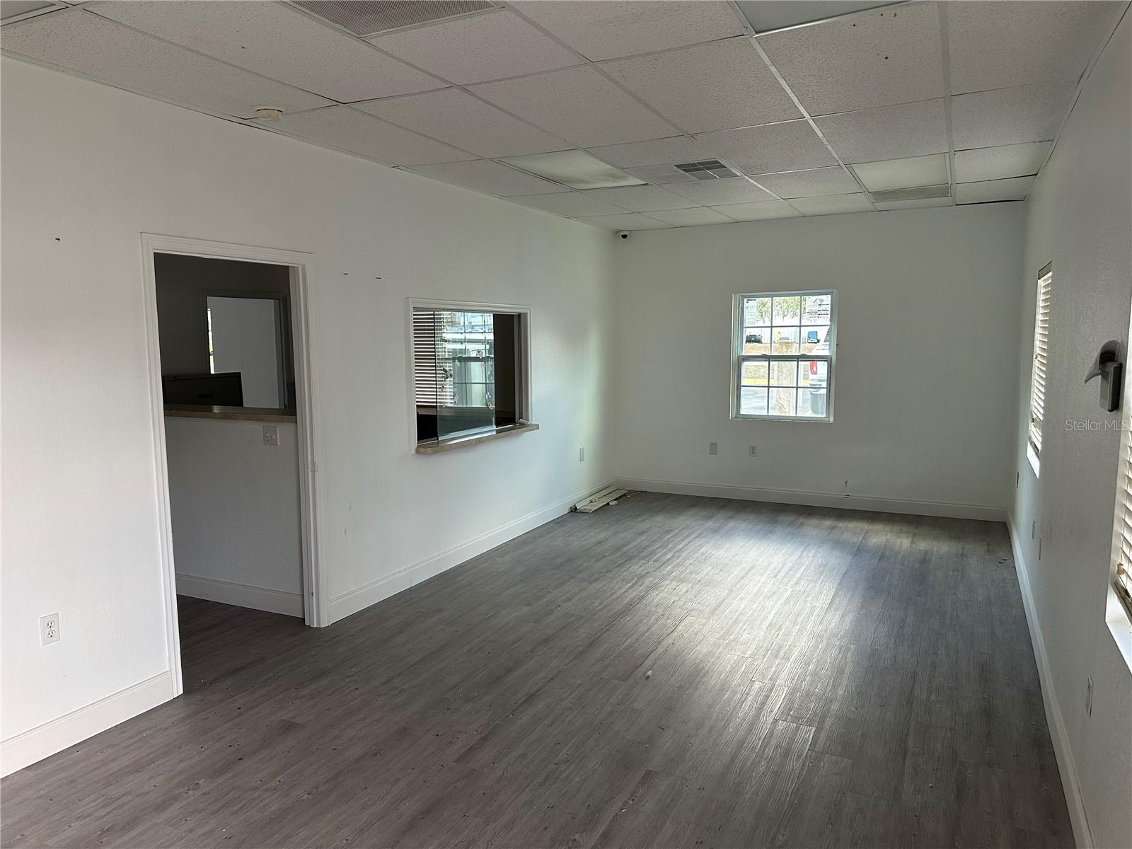 401 E North Blvd Property Photo 10