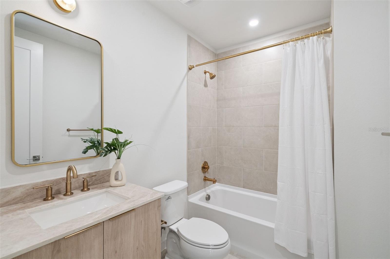 295 Skyfield Ct Property Photo 3