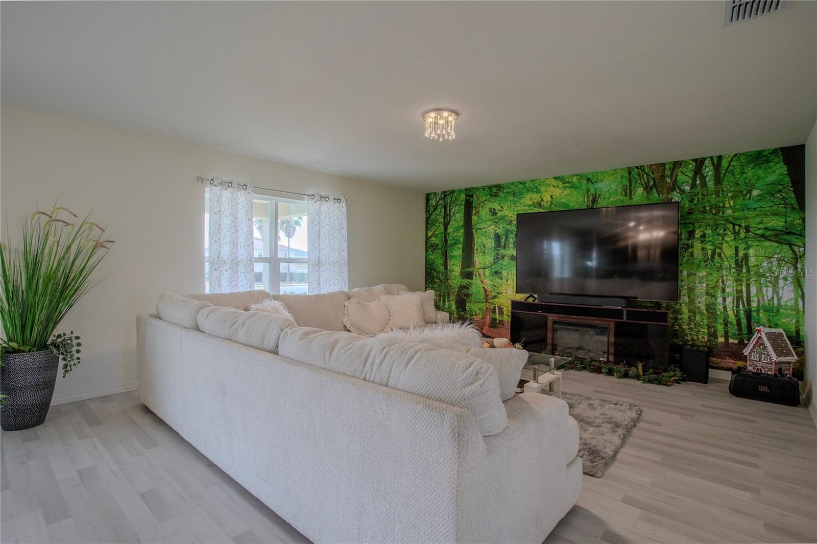 605 Sarner Pass Way Property Photo 18
