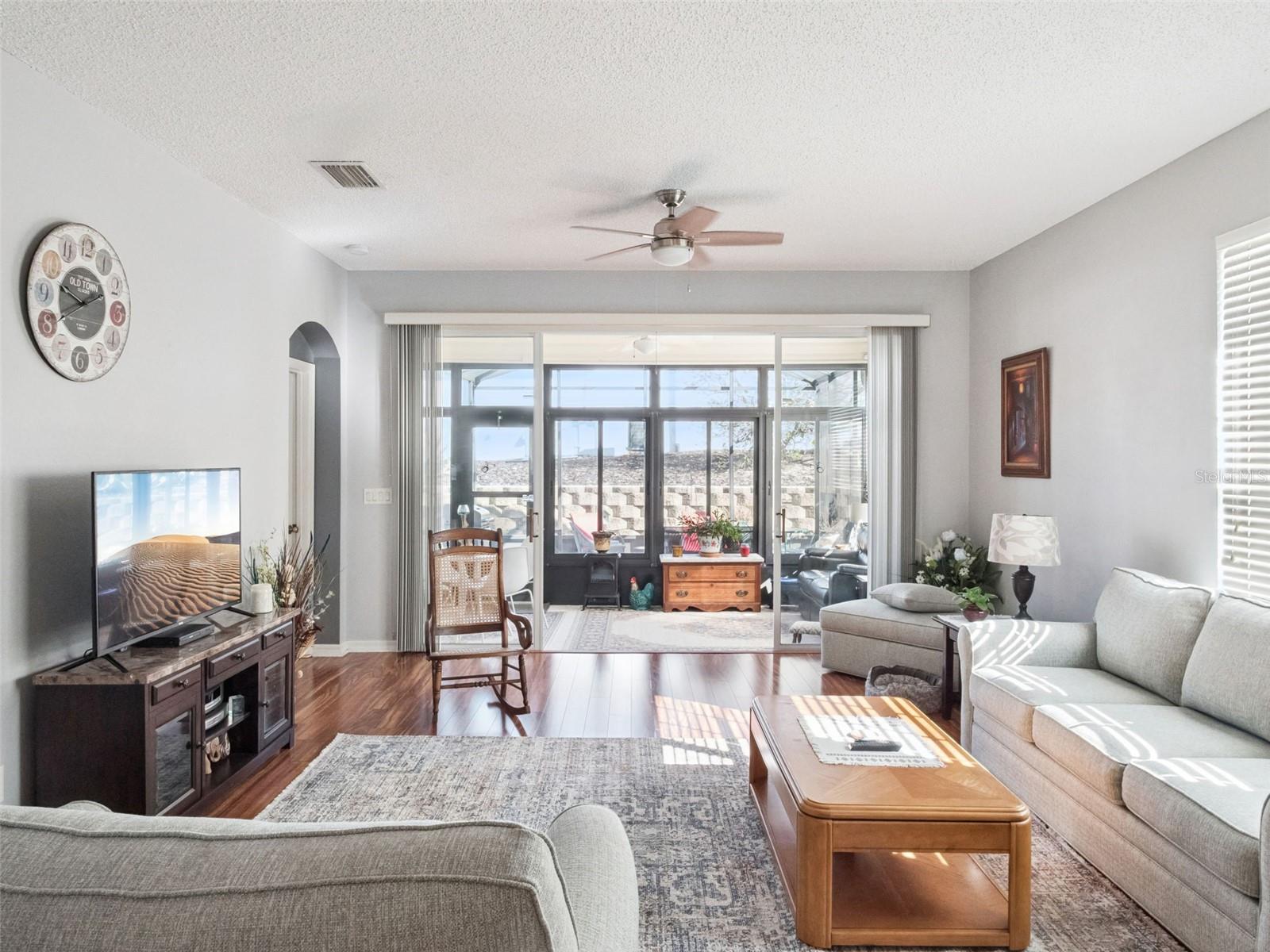 4921 Glen Coe St Property Photo 6