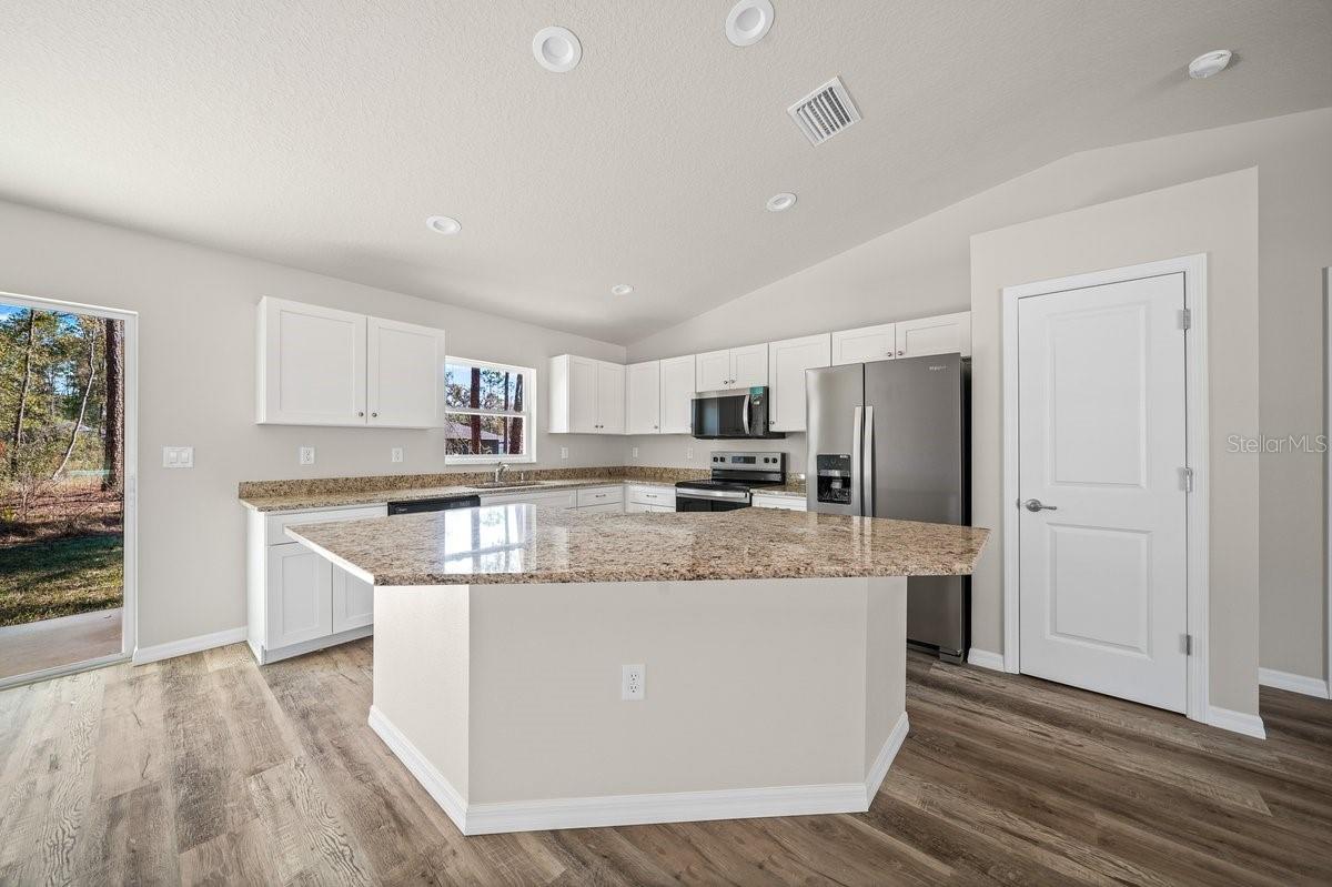 8992 N Lisa Ter Property Photo 6