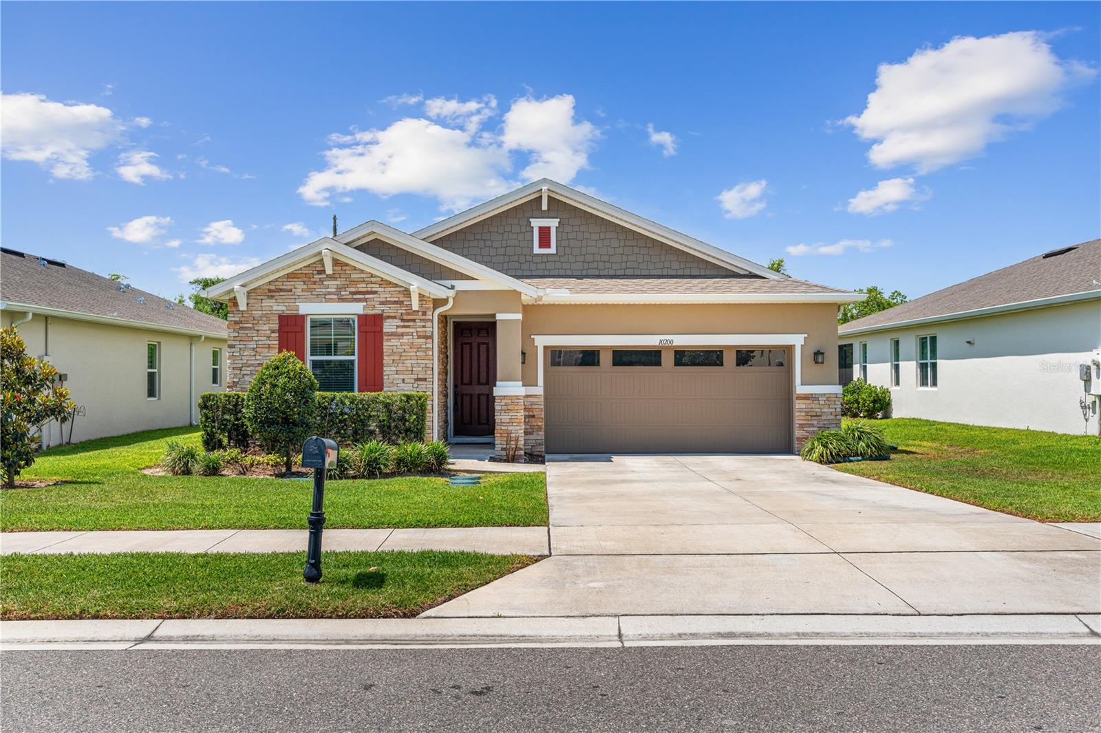 10200 SPRING LAKE DR Property Photo 1