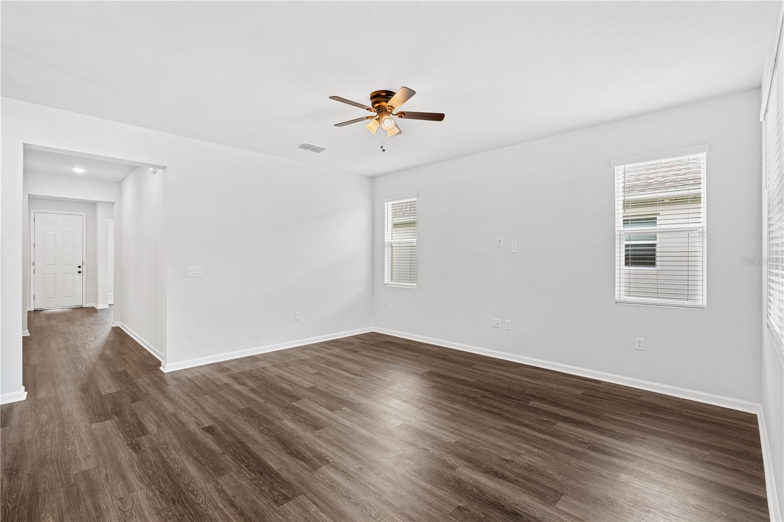 10200 Spring Lake Dr Property Photo 11