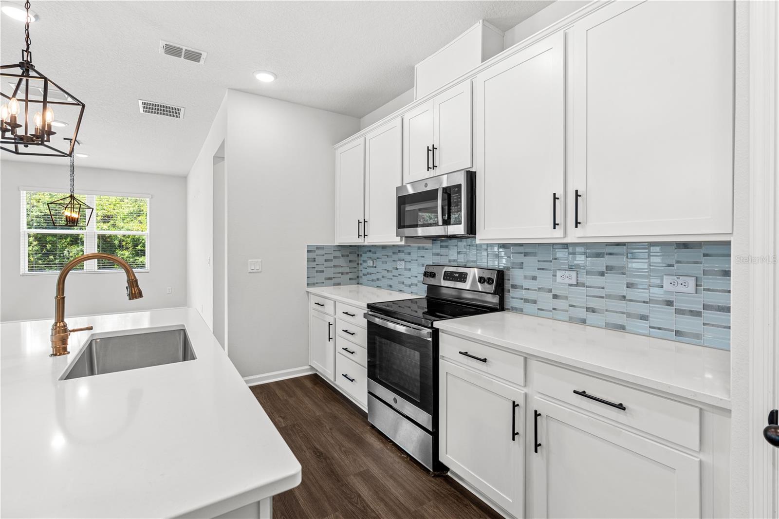 10200 Spring Lake Dr Property Photo 15