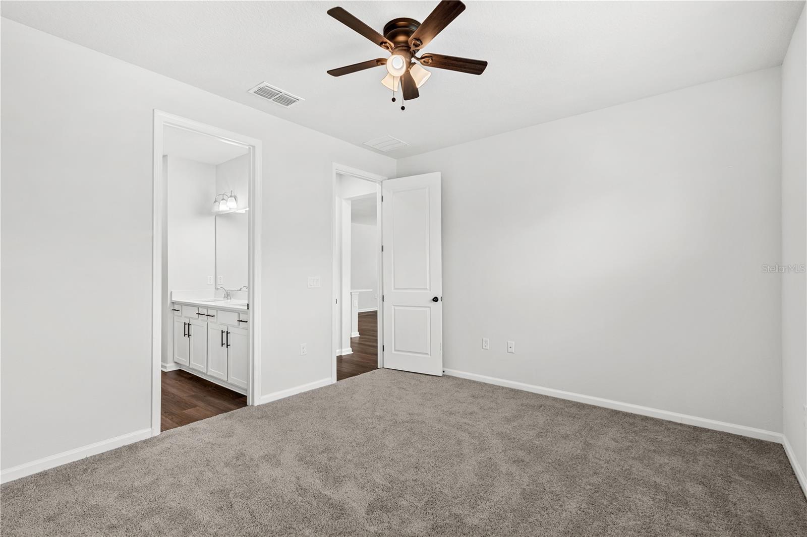 10200 Spring Lake Dr Property Photo 20