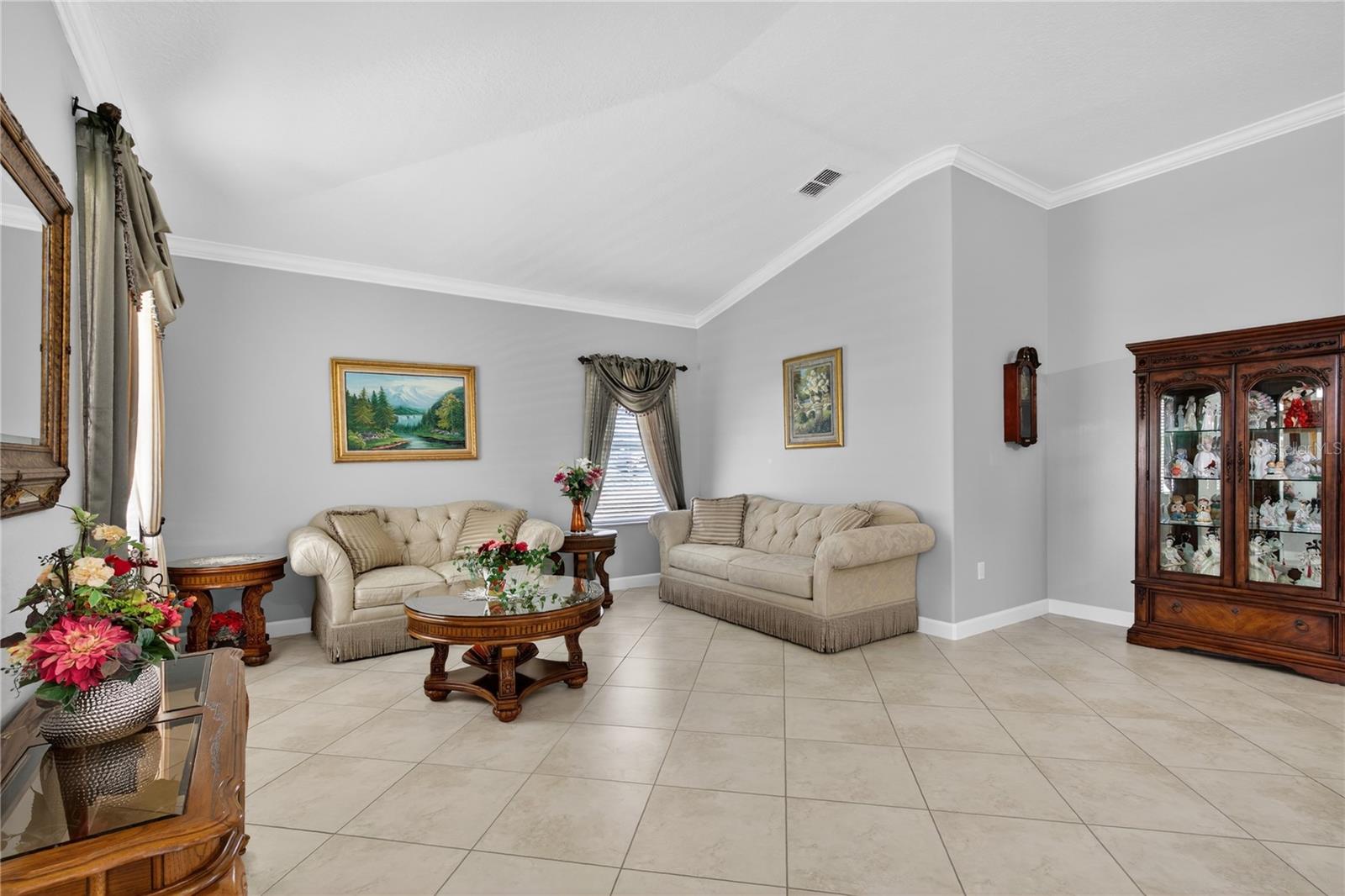 5269 Royce Dr Property Photo 4