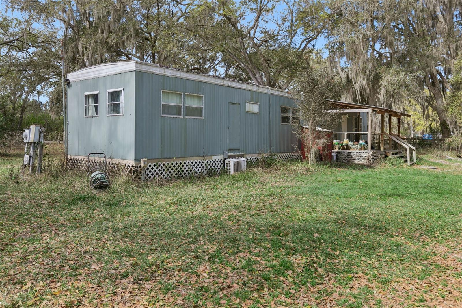 15527 Trousdale St Property Photo 2