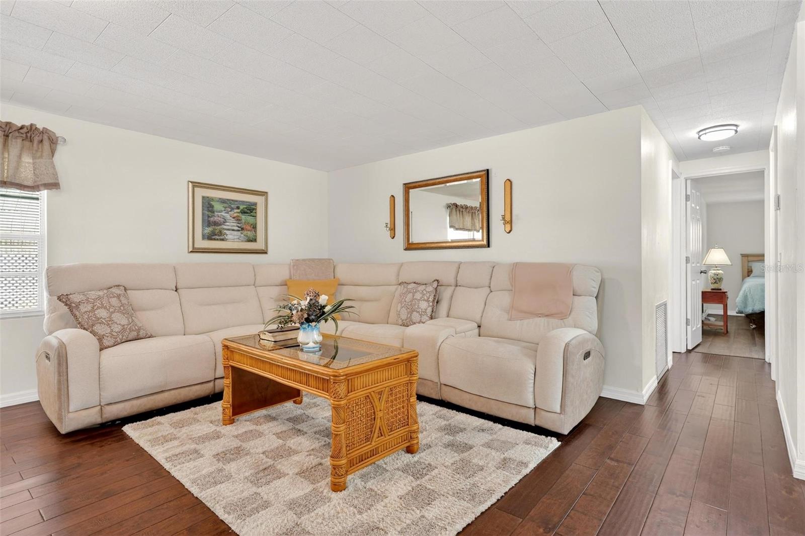 7 Cocos Plumosa Dr #a Property Photo 9