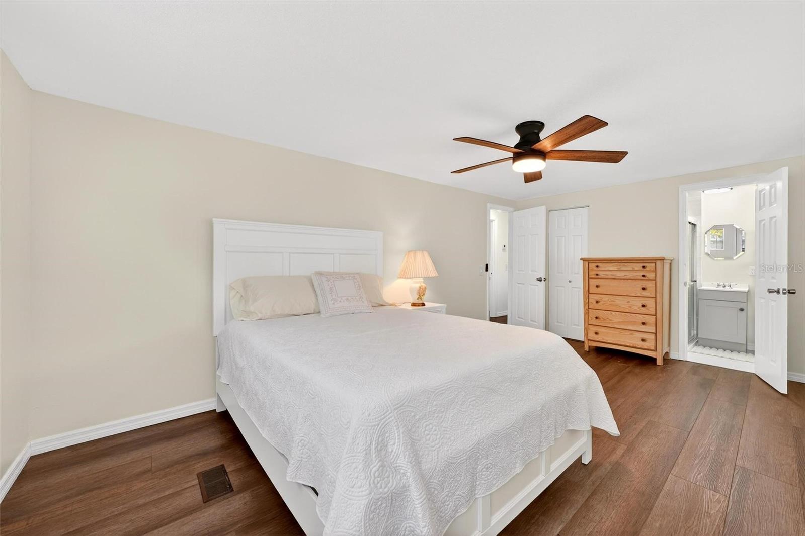 7 Cocos Plumosa Dr #a Property Photo 10