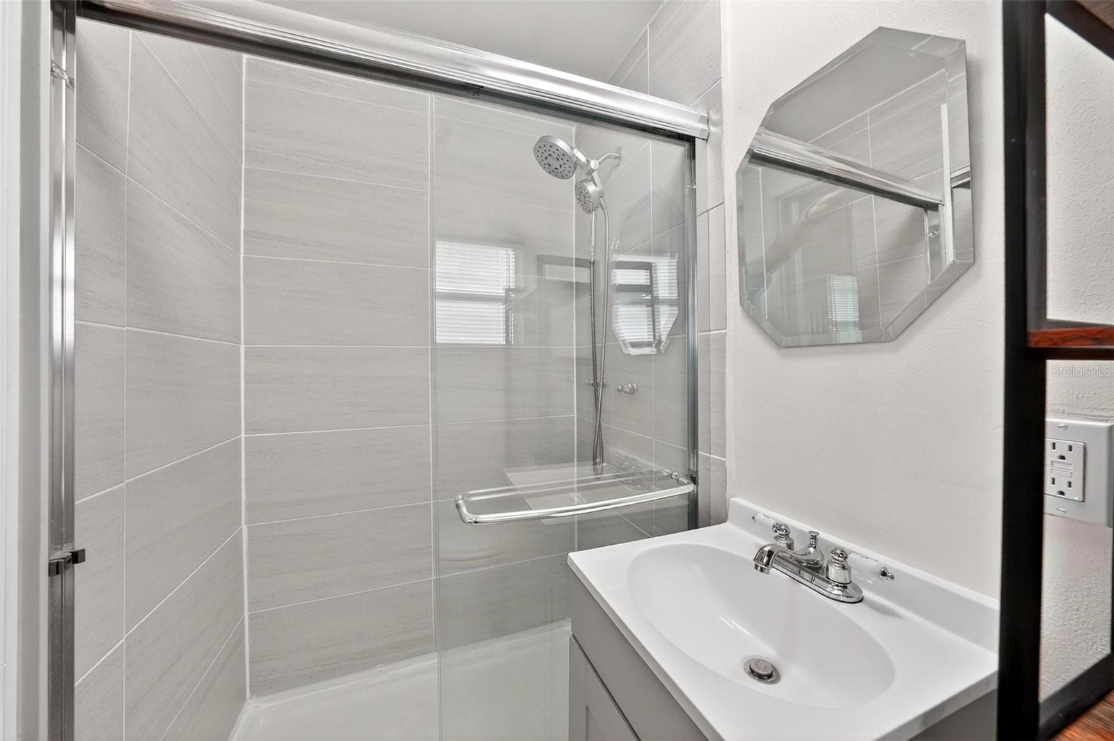 7 Cocos Plumosa Dr #a Property Photo 16