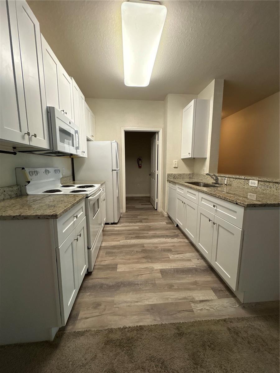 8009 Hemingway Cir #8009 Property Photo 3