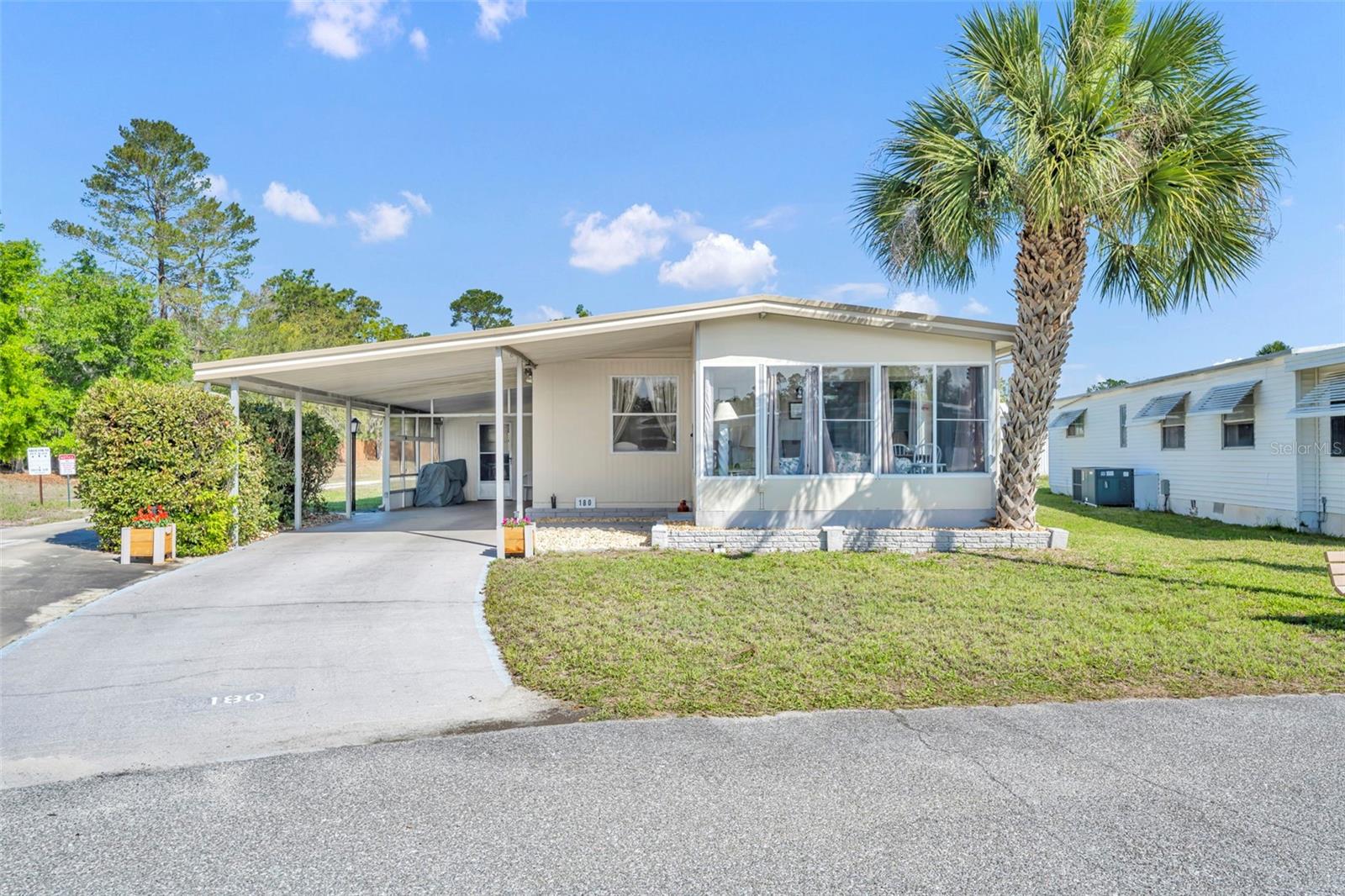 180 Paradise N Property Photo 1
