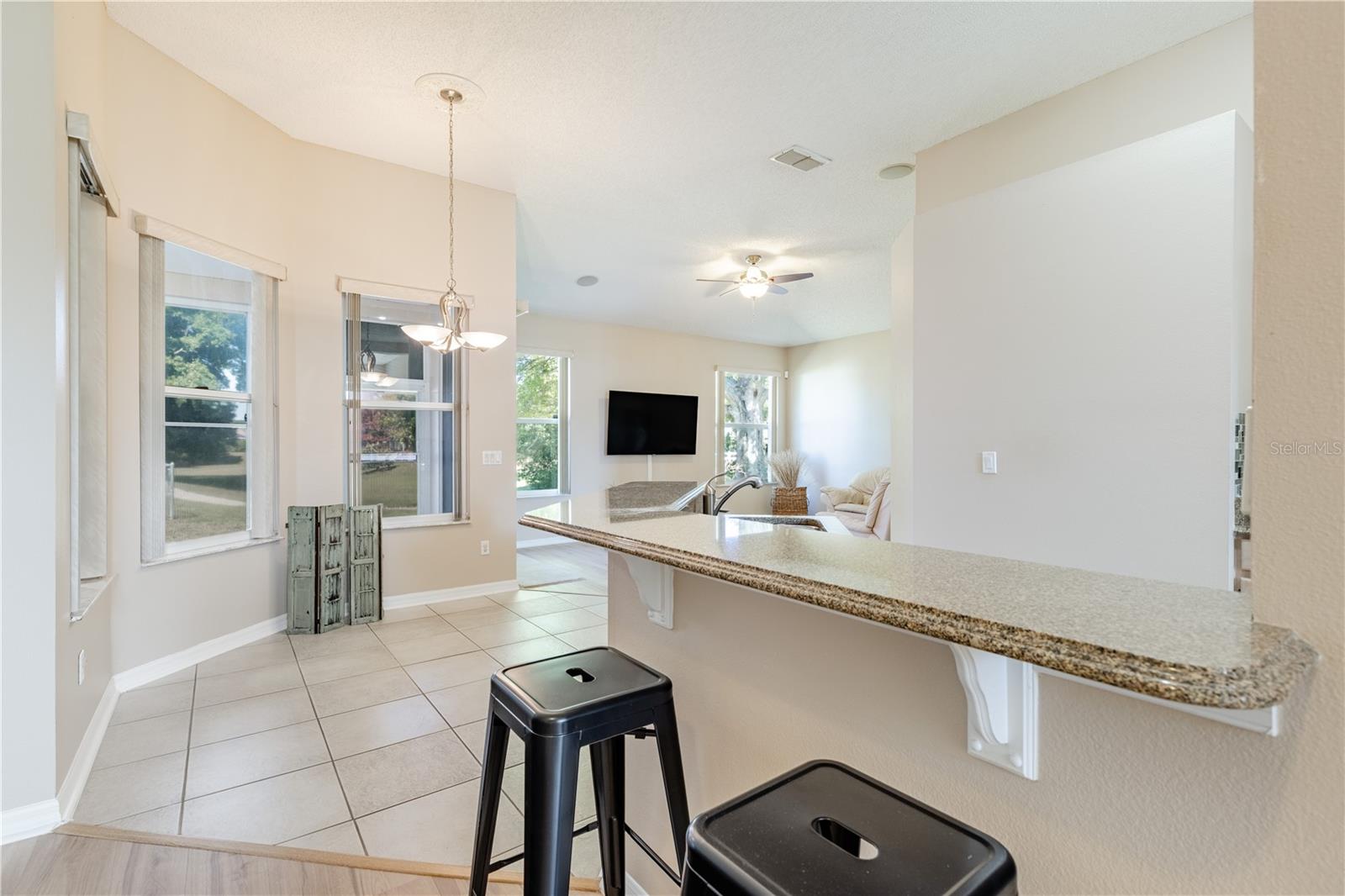 2710 Autumn Ln Property Photo 12